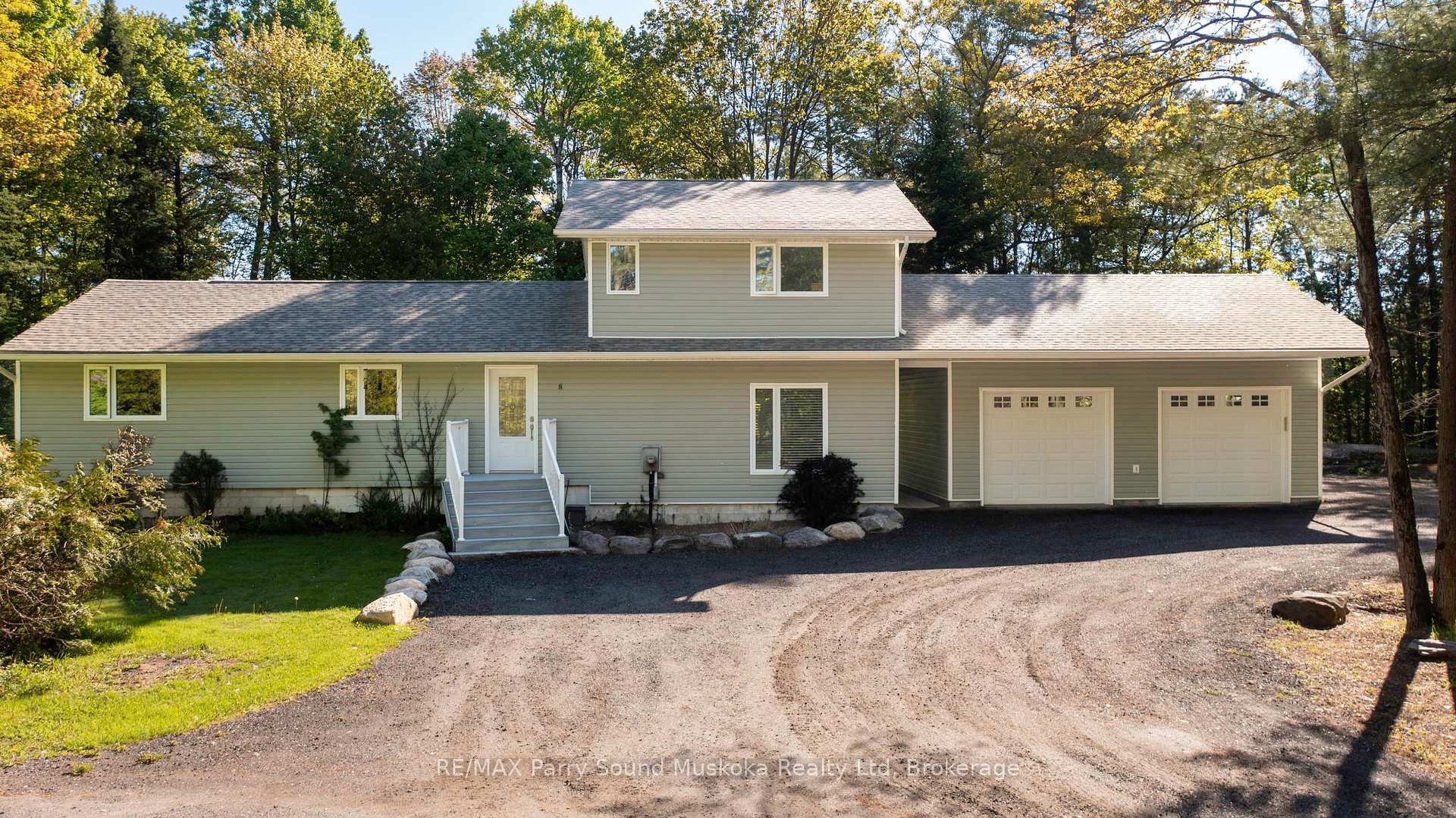 Photo 3 of 8 Pineridge Drive, McDougall — HOMEH
