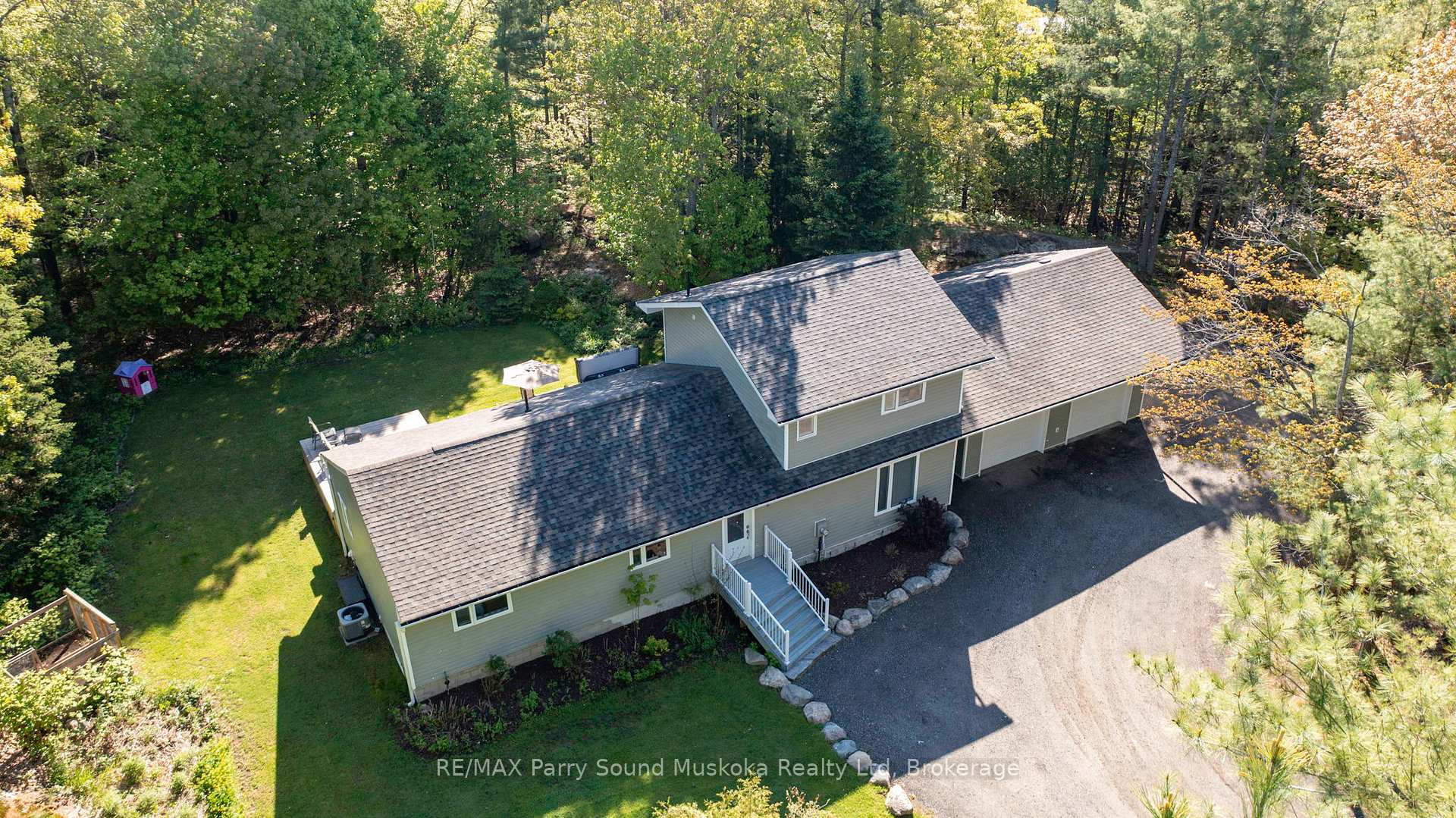 Photo 5 of 8 Pineridge Drive, McDougall — HOMEH