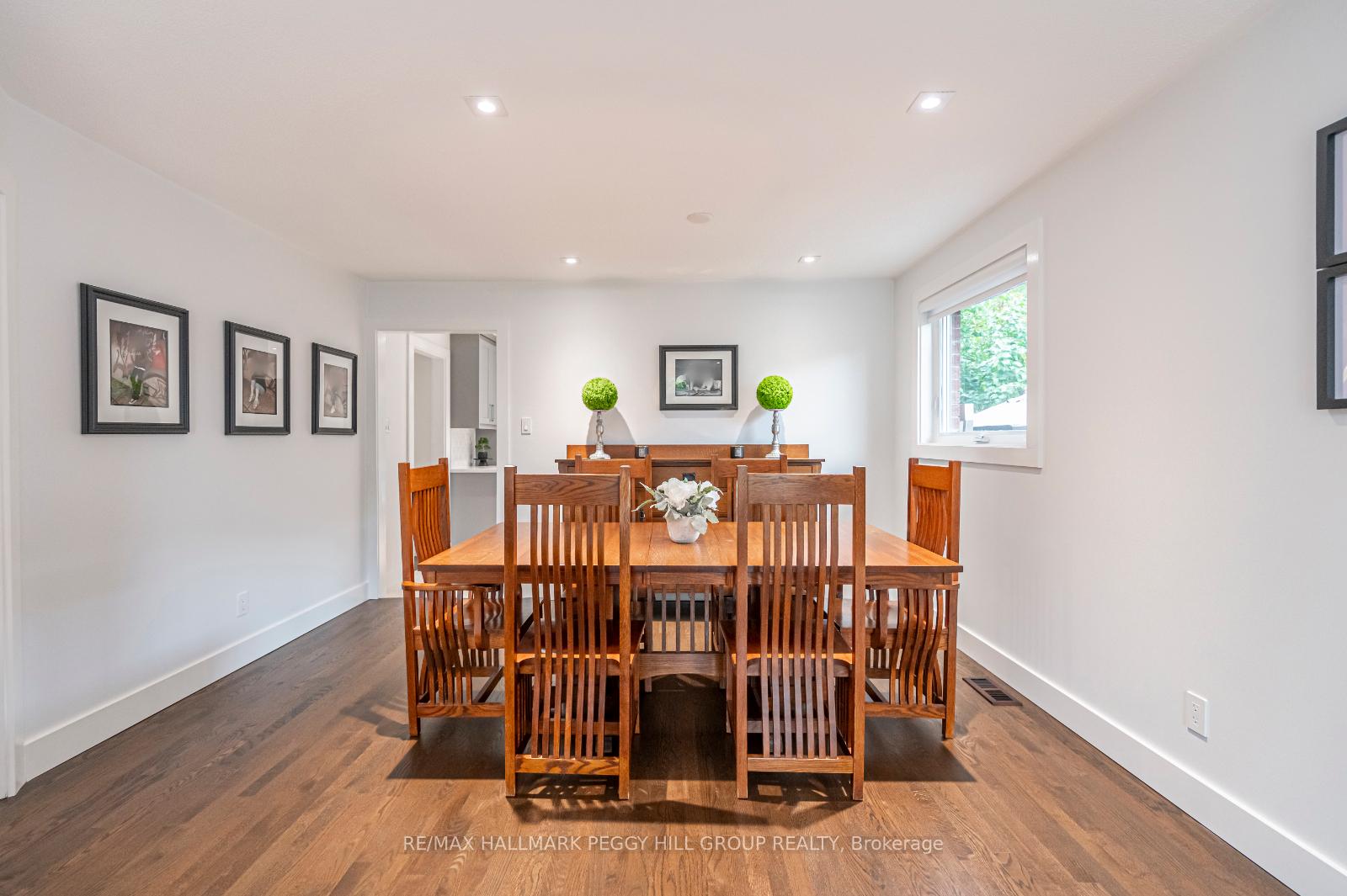 Photo 8 of 22 Cloughley Drive, Barrie, Northwest — HOMEH