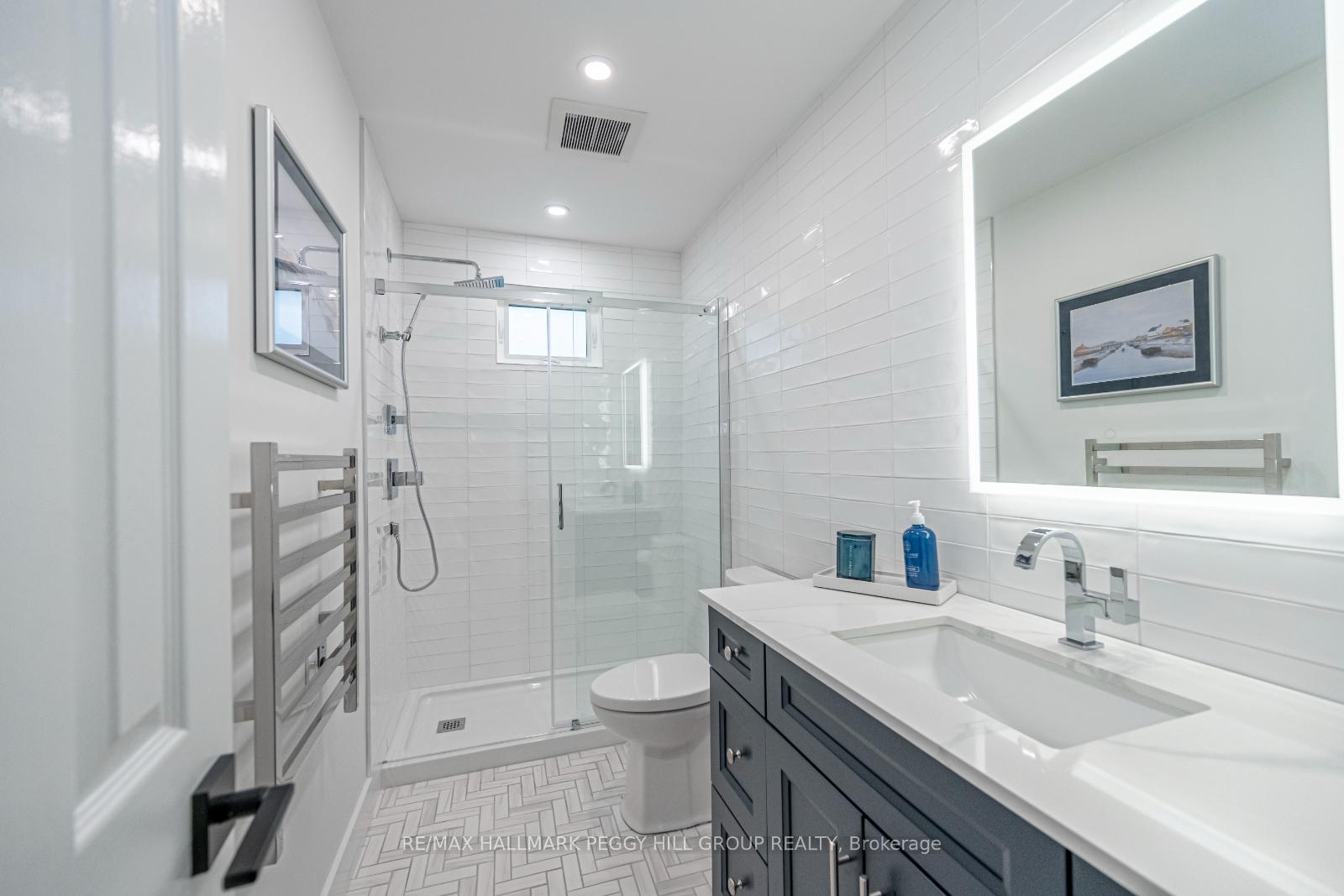 Photo 13 of 22 Cloughley Drive, Barrie, Northwest — HOMEH
