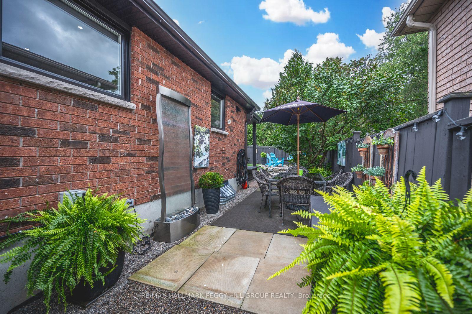 Photo 25 of 22 Cloughley Drive, Barrie, Northwest — HOMEH