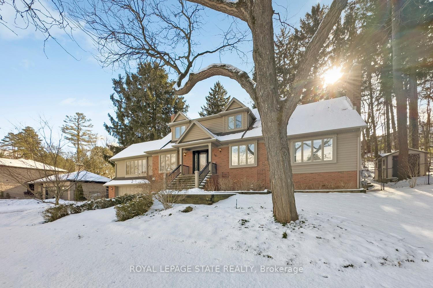Photo 2 of 18 Stonegate Drive, Hamilton, Ancaster — HOMEH