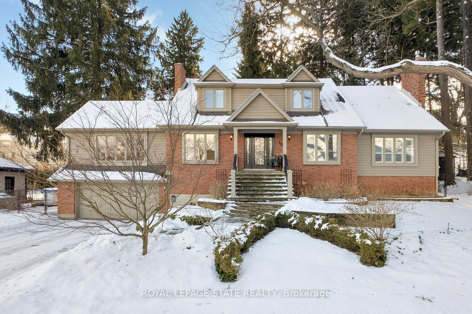 Photo 3 of 18 Stonegate Drive, Hamilton, Ancaster — HOMEH