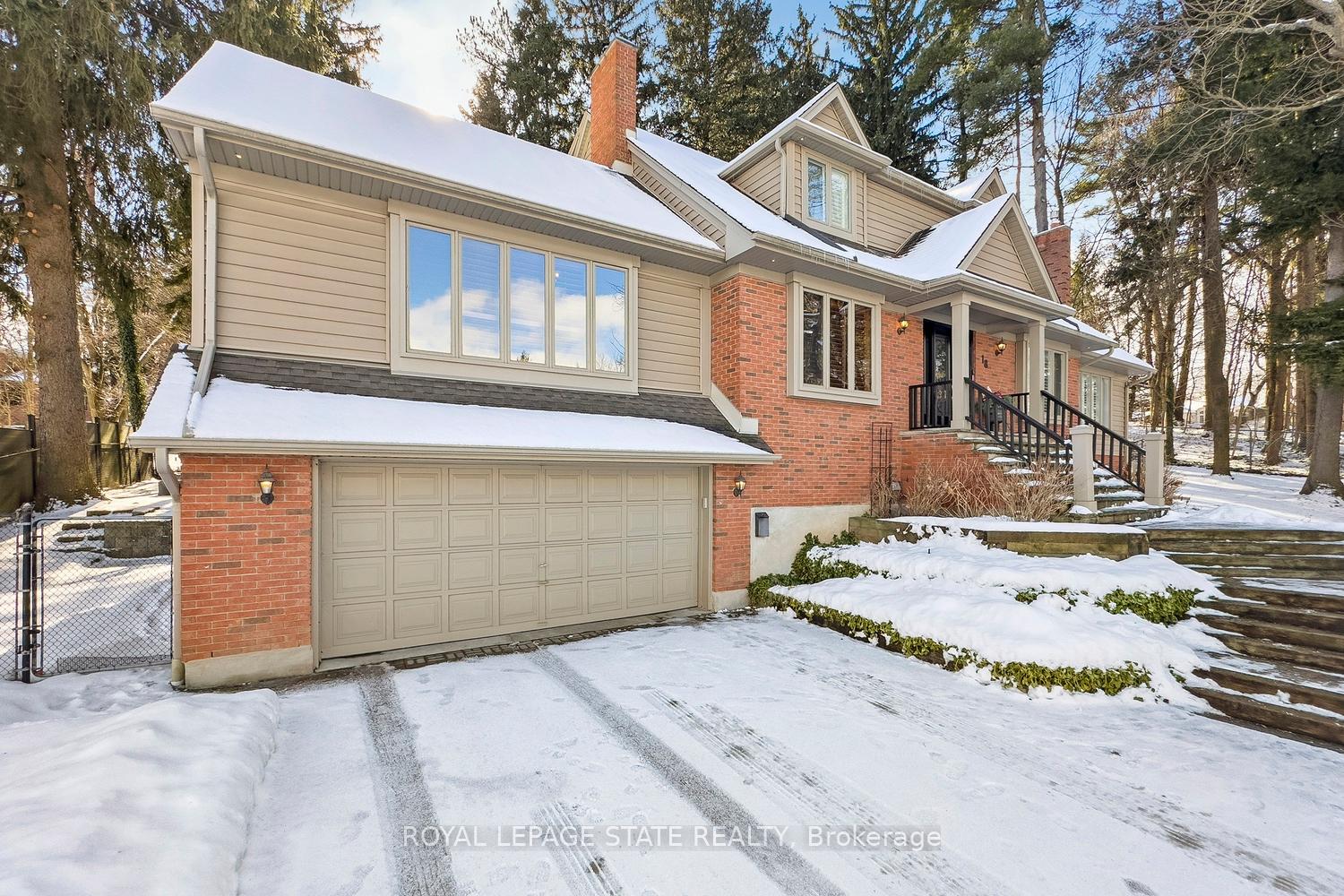 Photo 4 of 18 Stonegate Drive, Hamilton, Ancaster — HOMEH