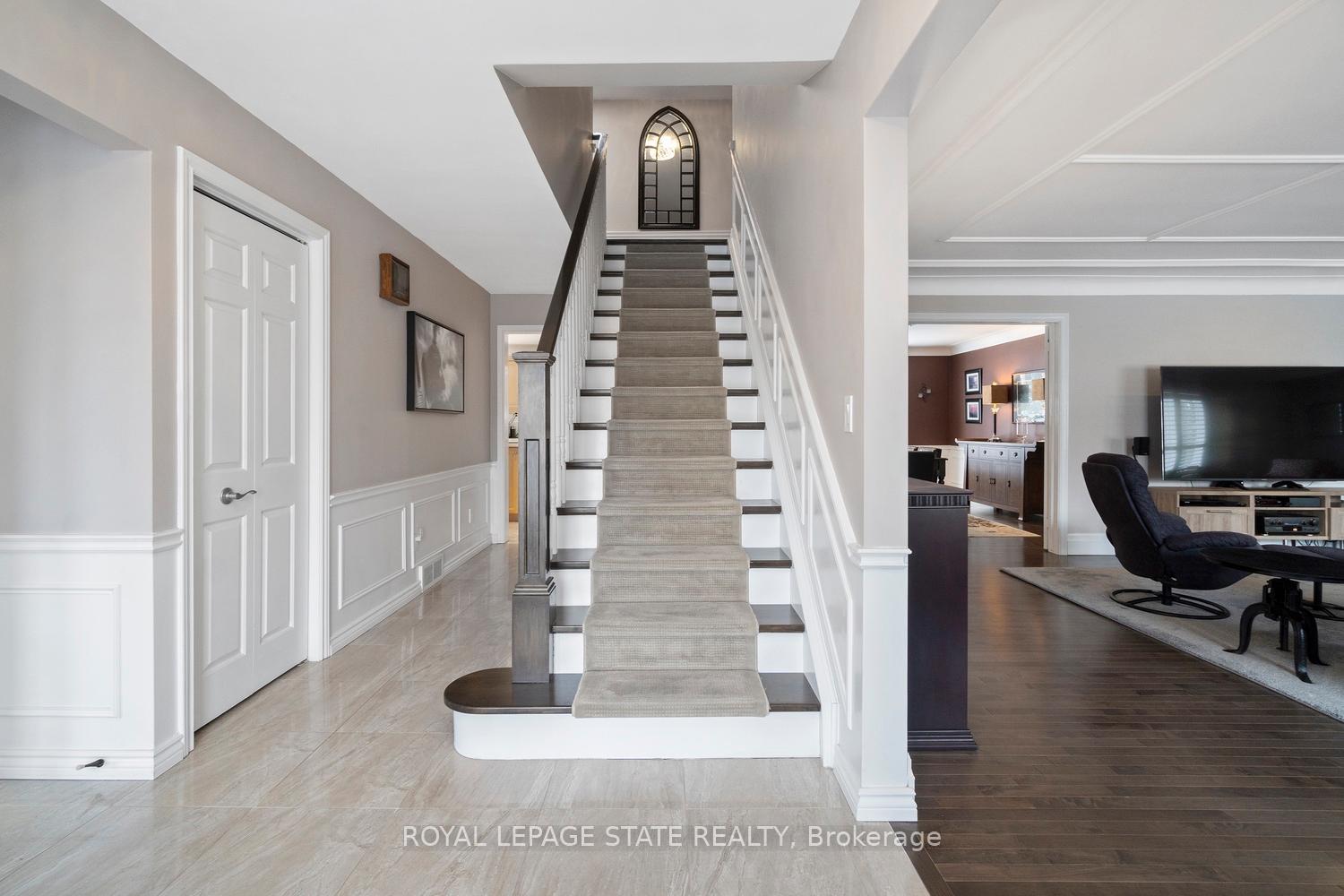 Photo 11 of 18 Stonegate Drive, Hamilton, Ancaster — HOMEH
