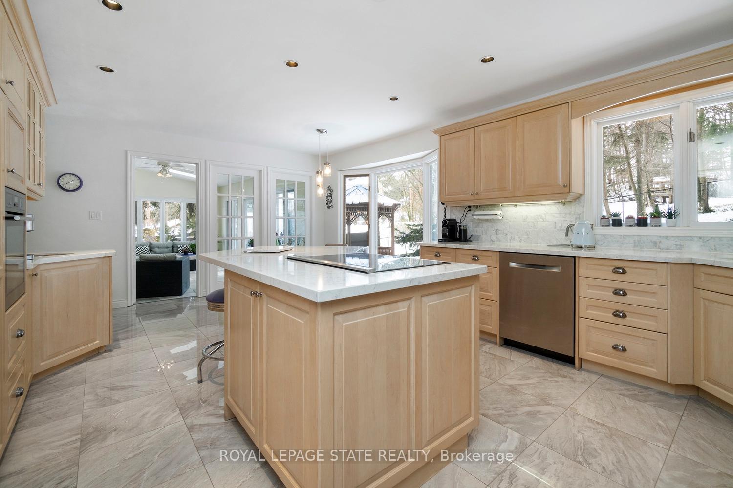 Photo 26 of 18 Stonegate Drive, Hamilton, Ancaster — HOMEH