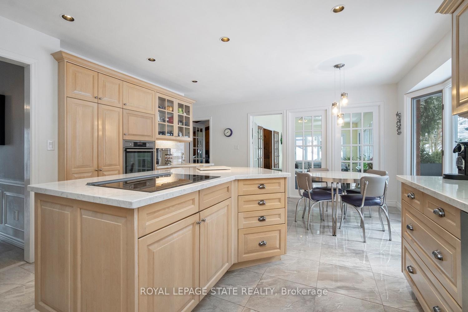 Photo 32 of 18 Stonegate Drive, Hamilton, Ancaster — HOMEH