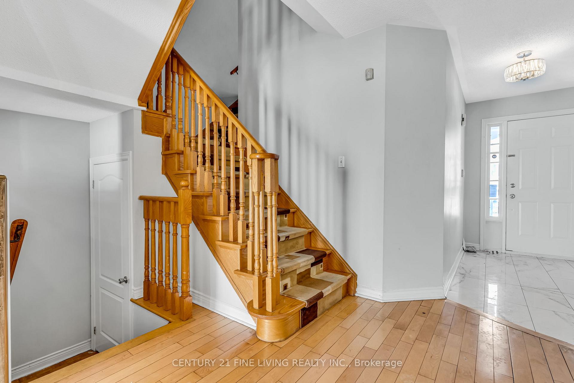 Photo 4 of 53 Pressed Brick Drive, Brampton, Brampton North — HOMEH