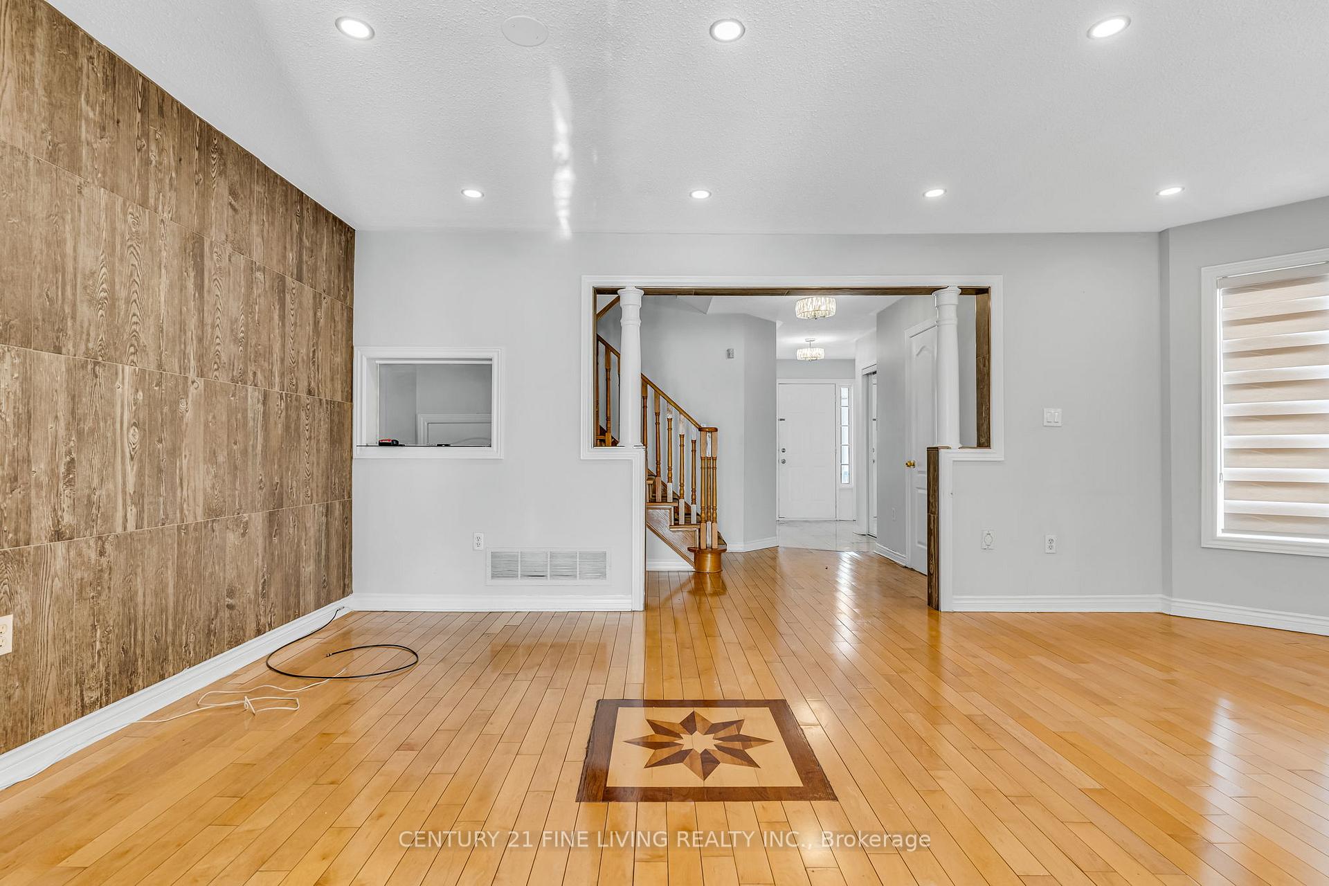 Photo 13 of 53 Pressed Brick Drive, Brampton, Brampton North — HOMEH