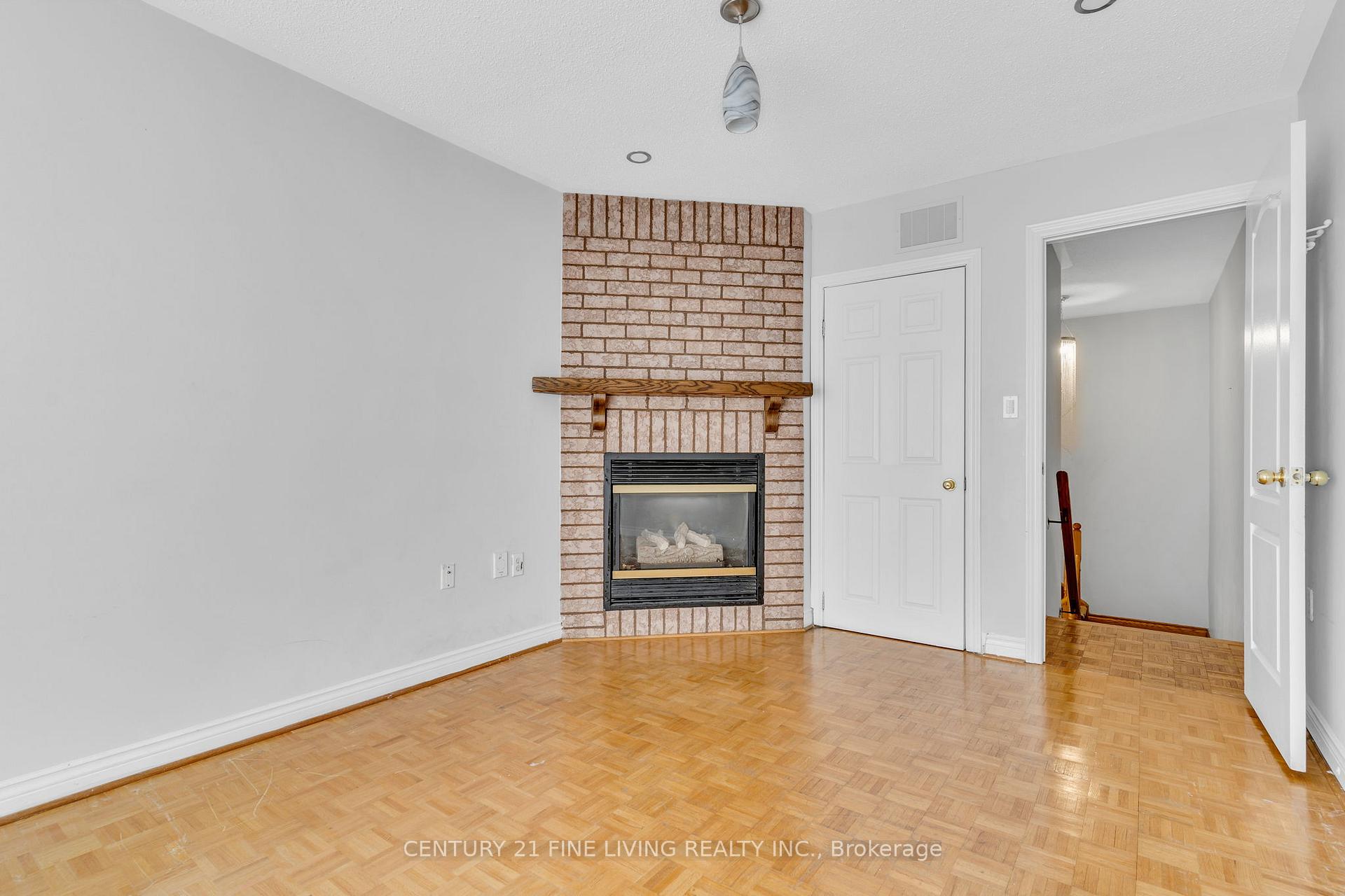 Photo 16 of 53 Pressed Brick Drive, Brampton, Brampton North — HOMEH