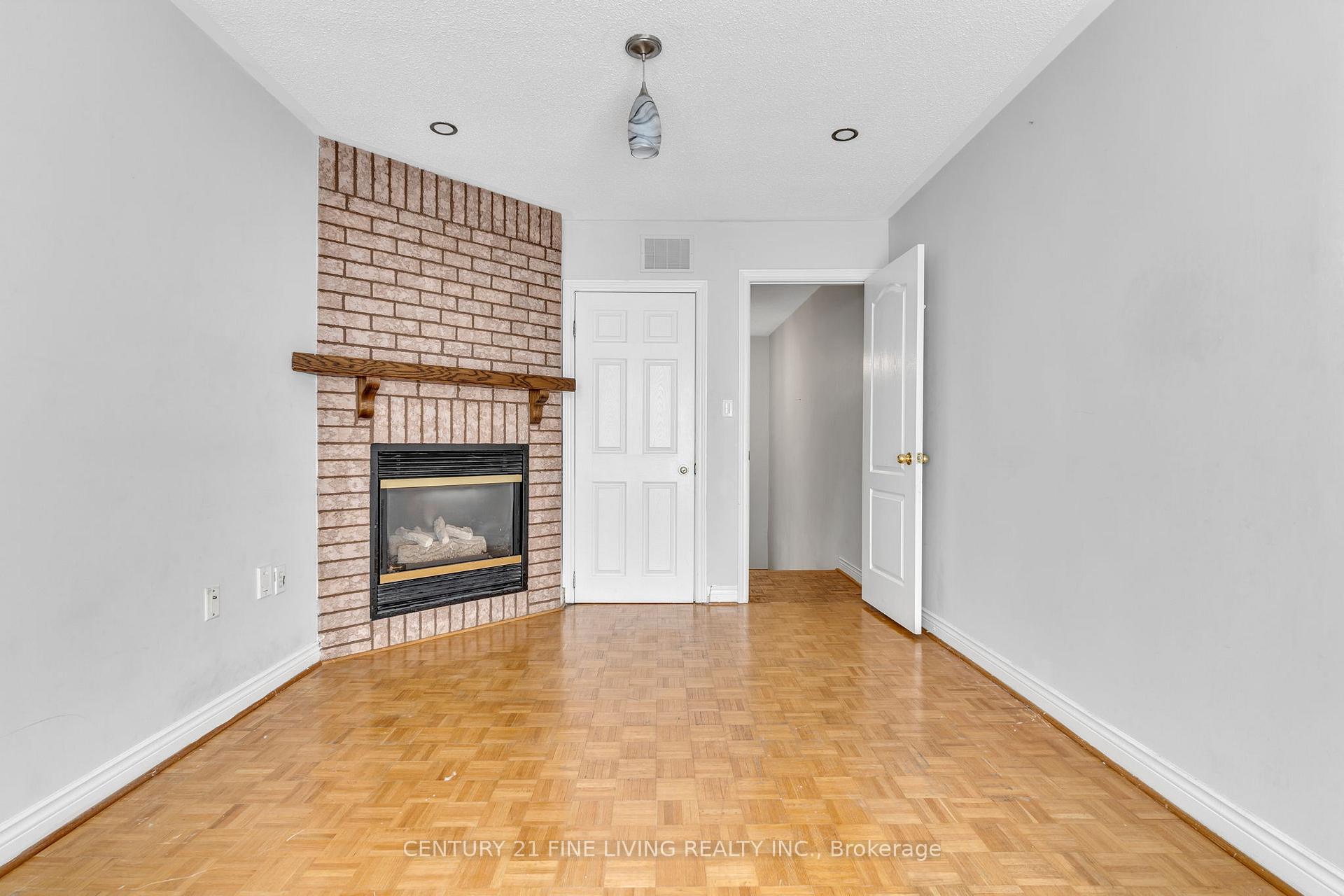 Photo 17 of 53 Pressed Brick Drive, Brampton, Brampton North — HOMEH