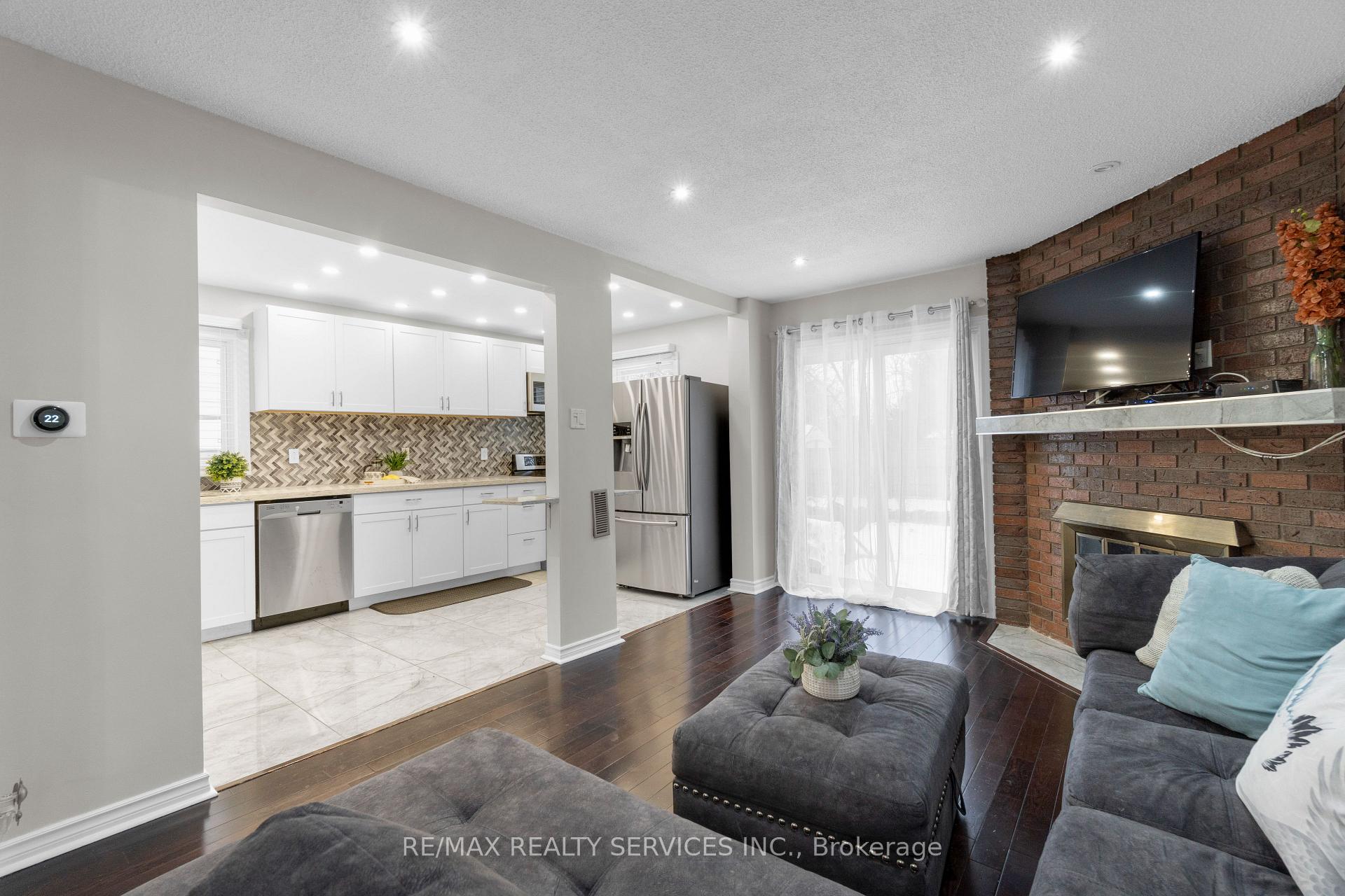 Photo 5 of 95 Martindale Crescent, Brampton, Brampton West — HOMEH