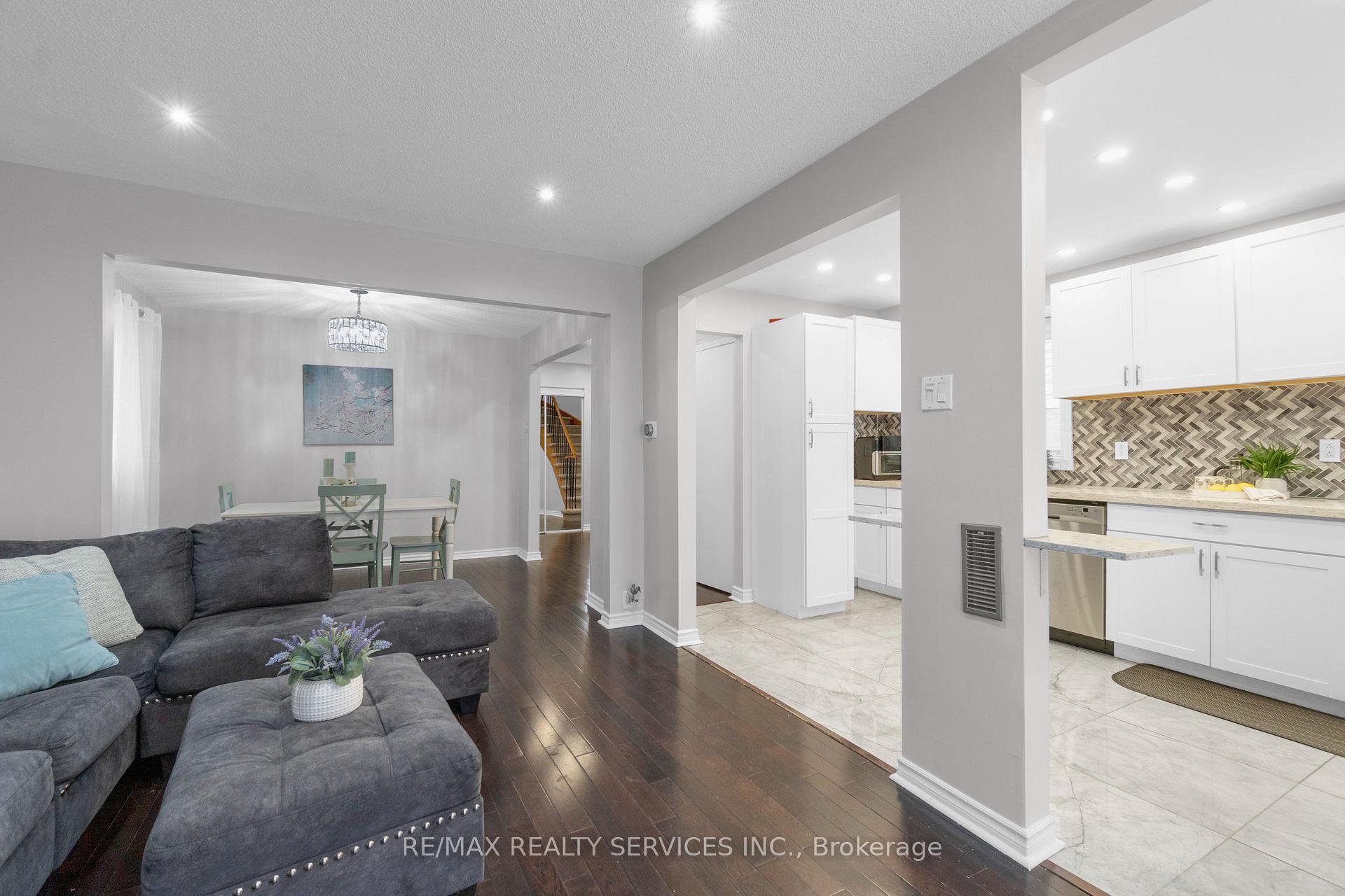 Photo 6 of 95 Martindale Crescent, Brampton, Brampton West — HOMEH