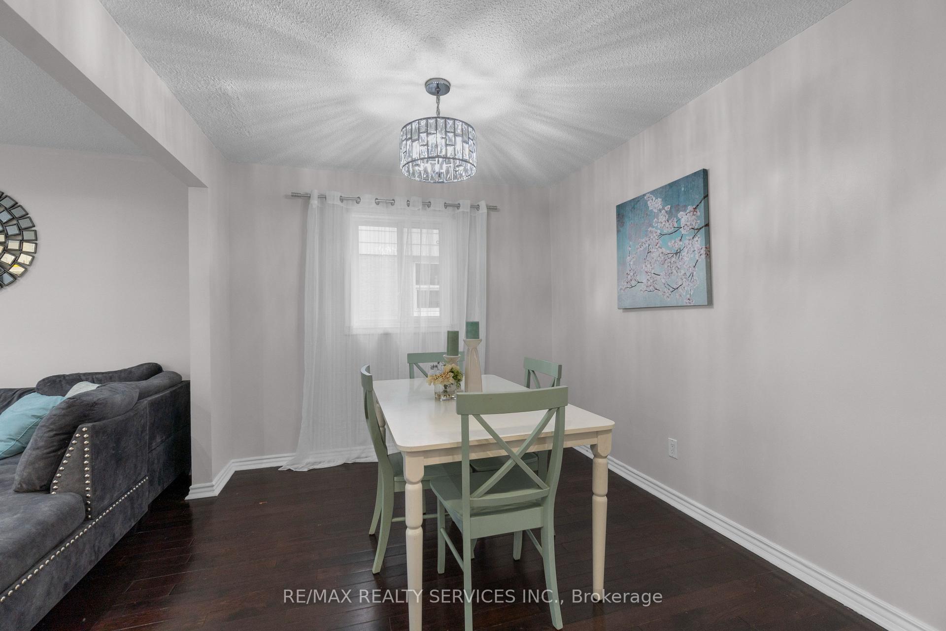 Photo 8 of 95 Martindale Crescent, Brampton, Brampton West — HOMEH