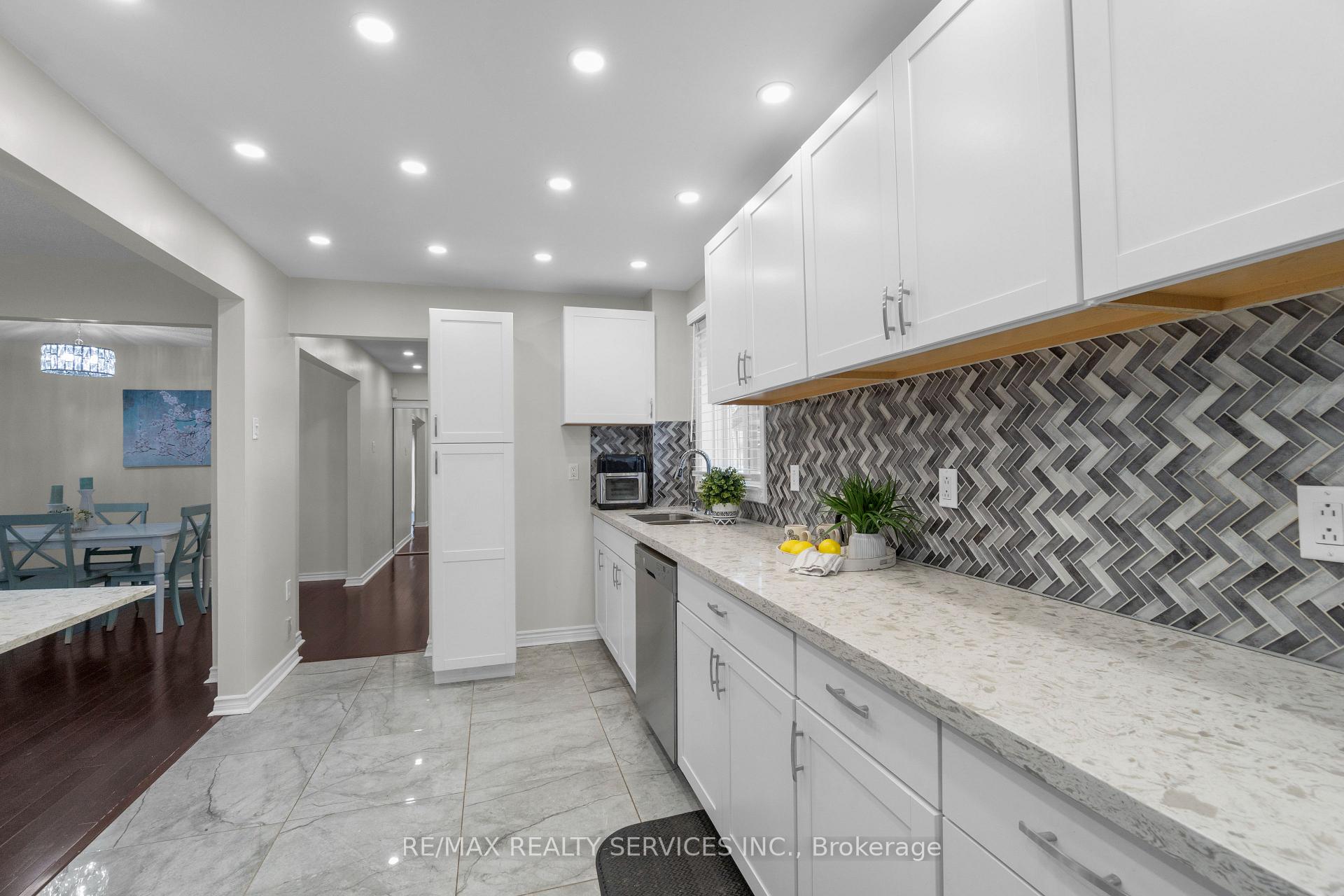 Photo 15 of 95 Martindale Crescent, Brampton, Brampton West — HOMEH
