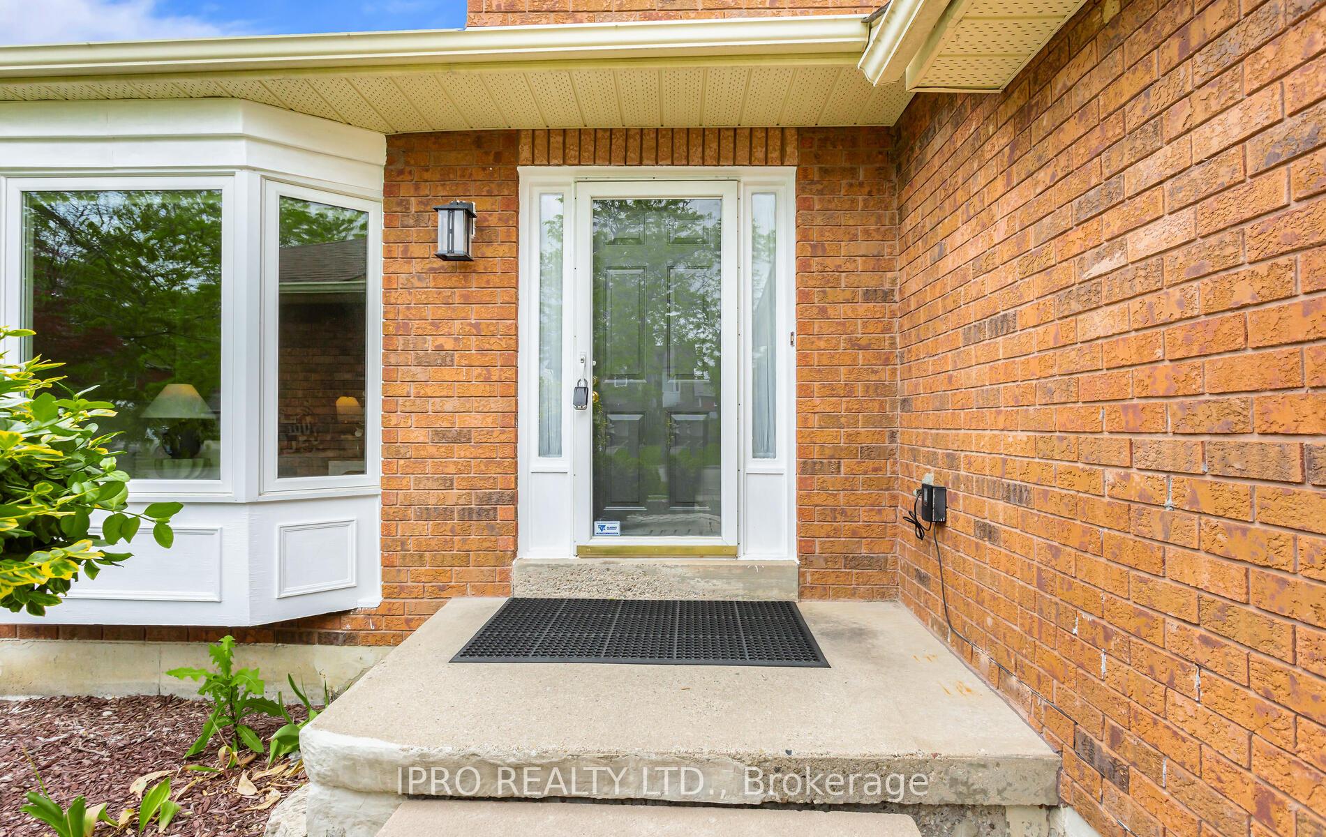 Photo 4 of 14 Burt Drive, Brampton, Northwood Park — HOMEH