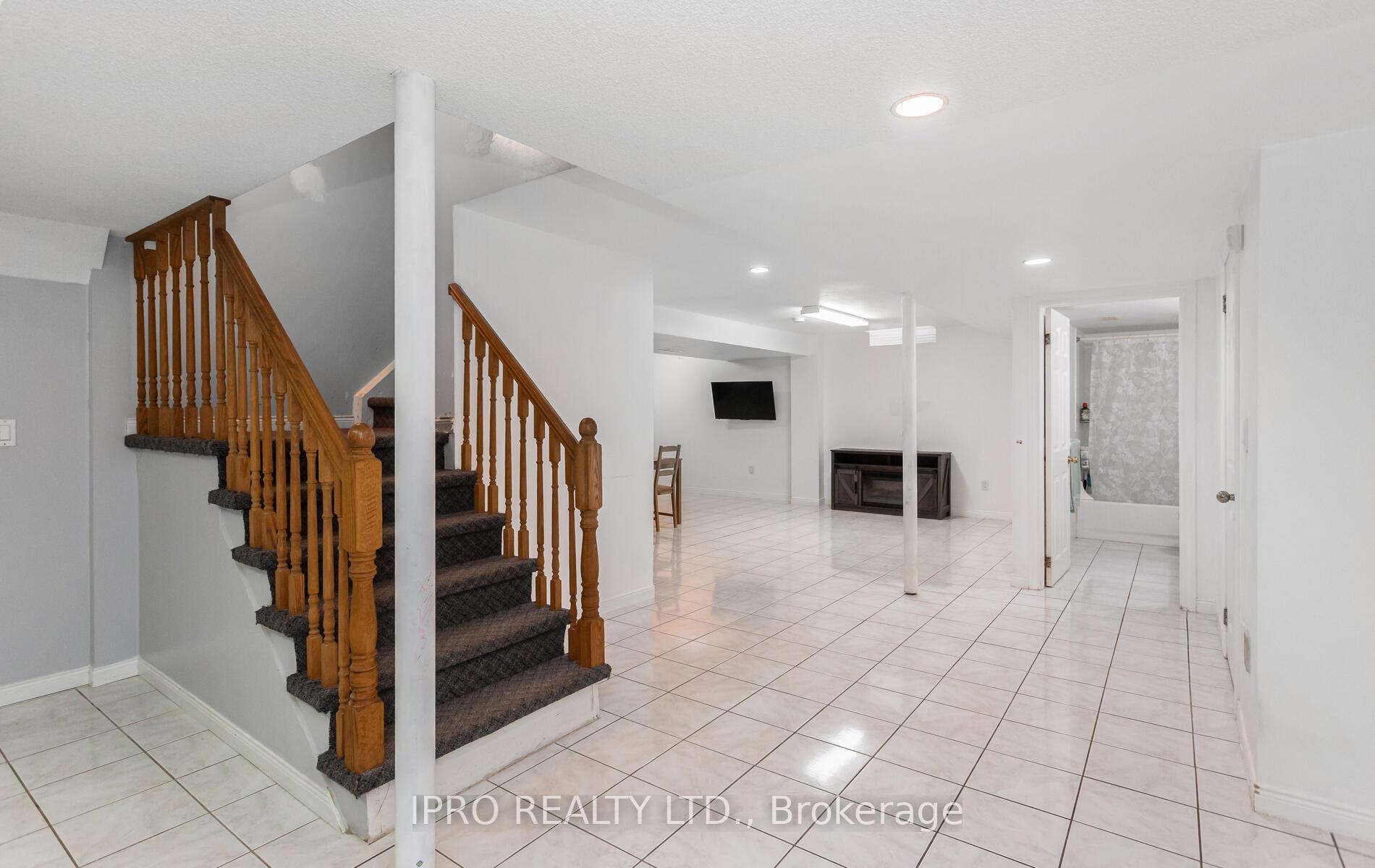 Photo 28 of 14 Burt Drive, Brampton, Northwood Park — HOMEH