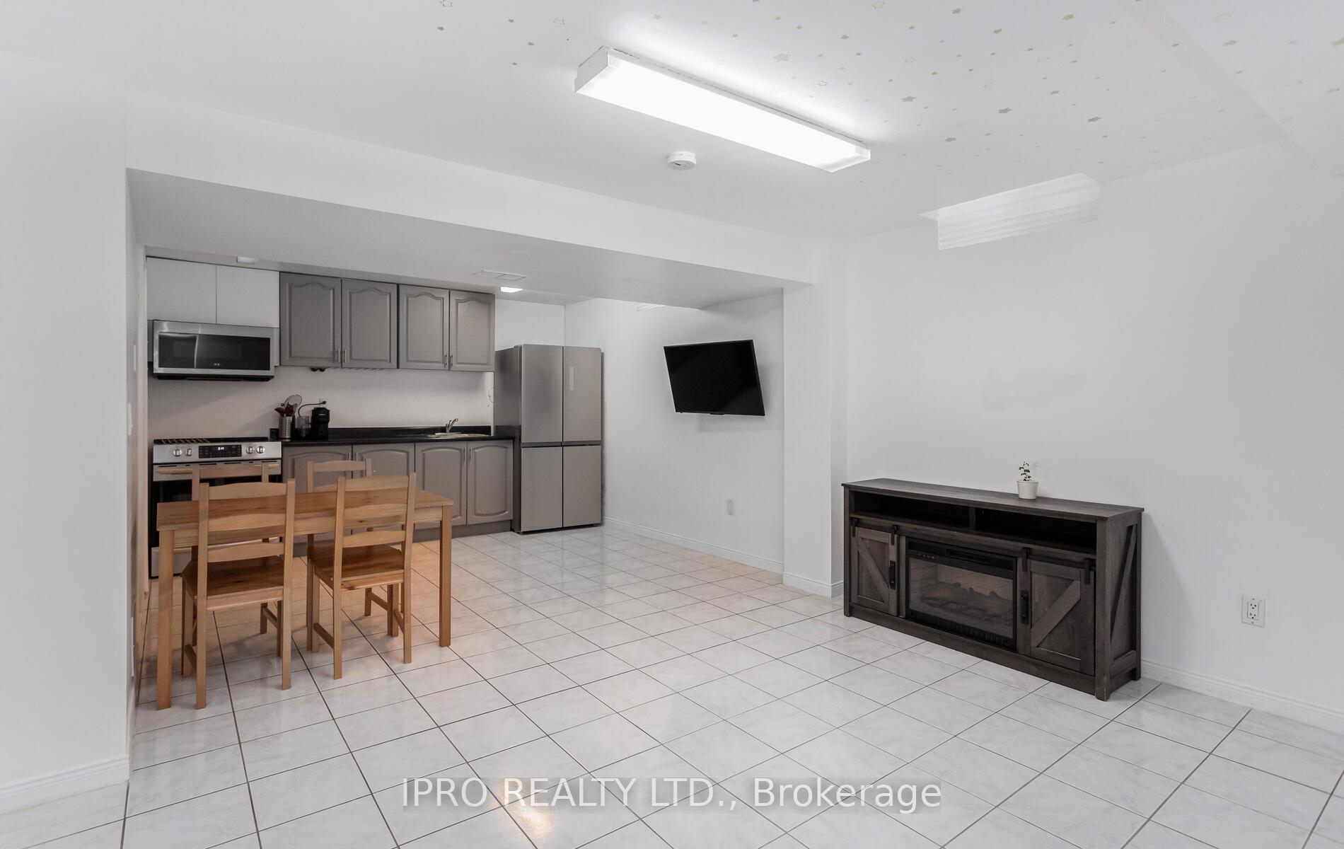 Photo 29 of 14 Burt Drive, Brampton, Northwood Park — HOMEH
