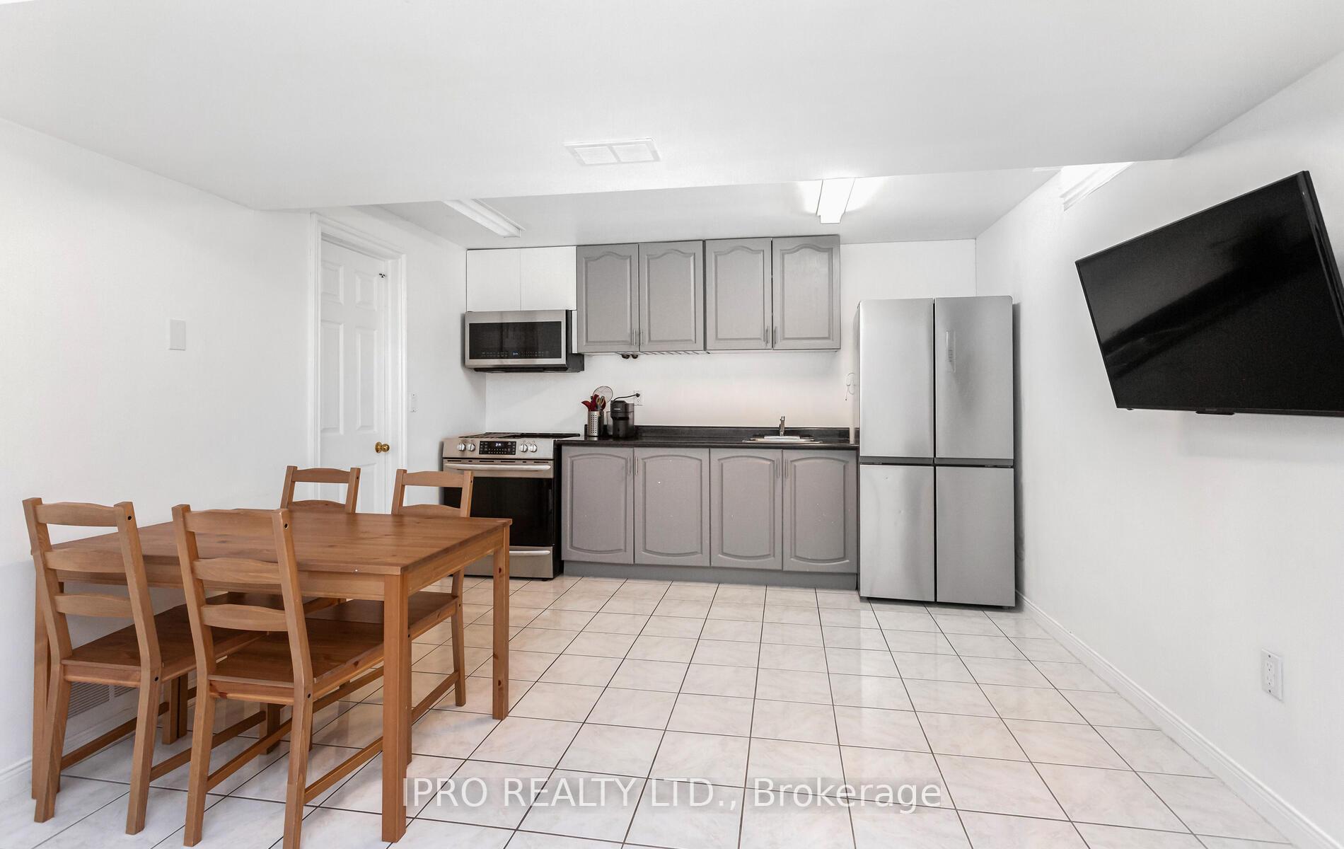 Photo 30 of 14 Burt Drive, Brampton, Northwood Park — HOMEH