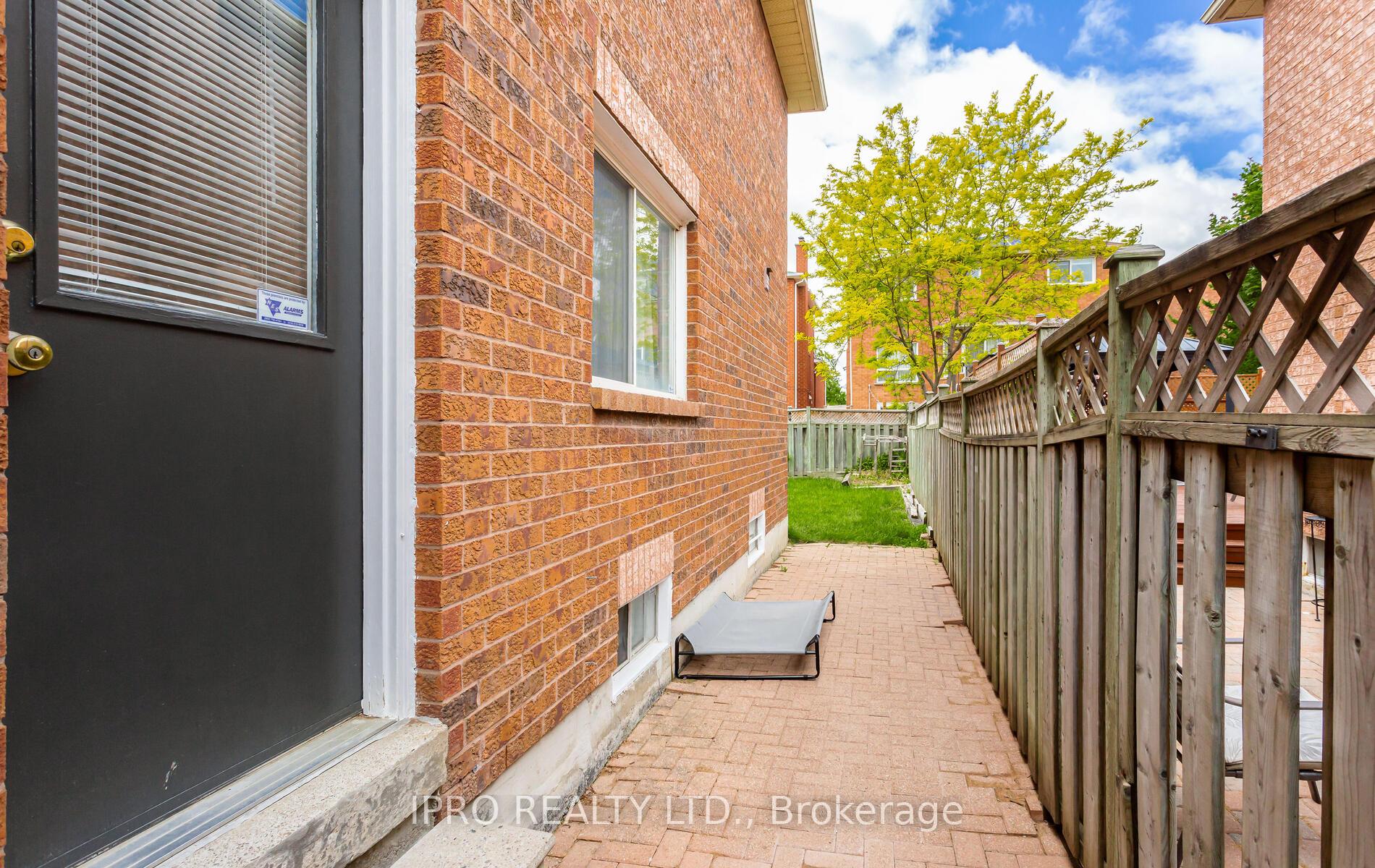 Photo 37 of 14 Burt Drive, Brampton, Northwood Park — HOMEH