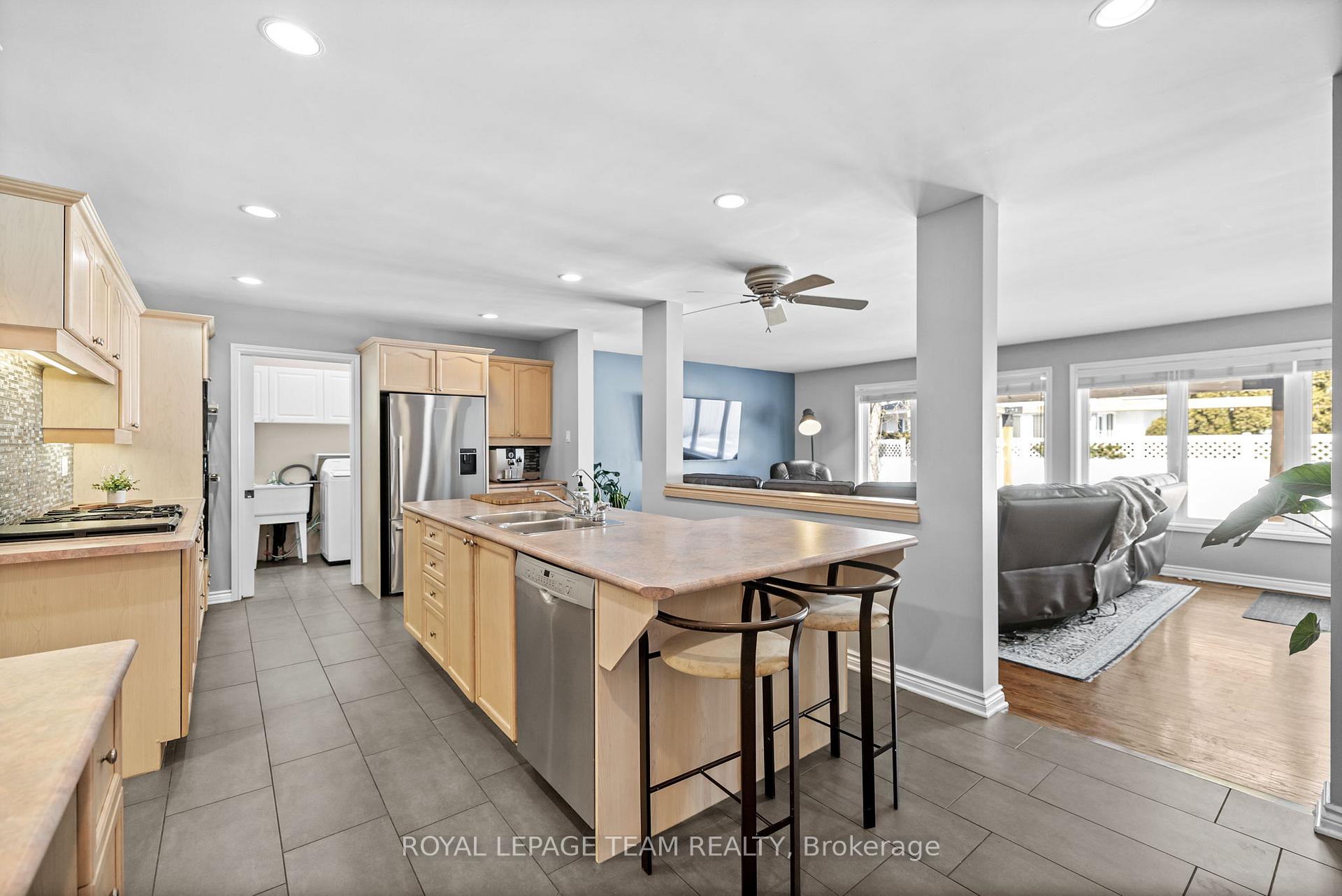 Photo 9 of 695 Hillcrest Avenue, Ottawa, Laurentianview — HOMEH