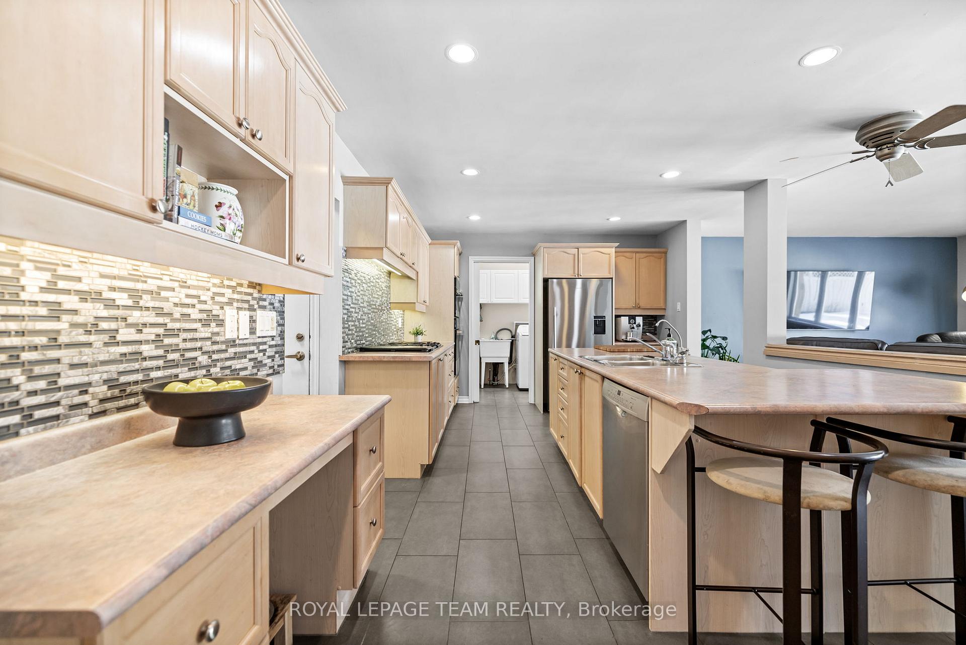 Photo 15 of 695 Hillcrest Avenue, Ottawa, Laurentianview — HOMEH
