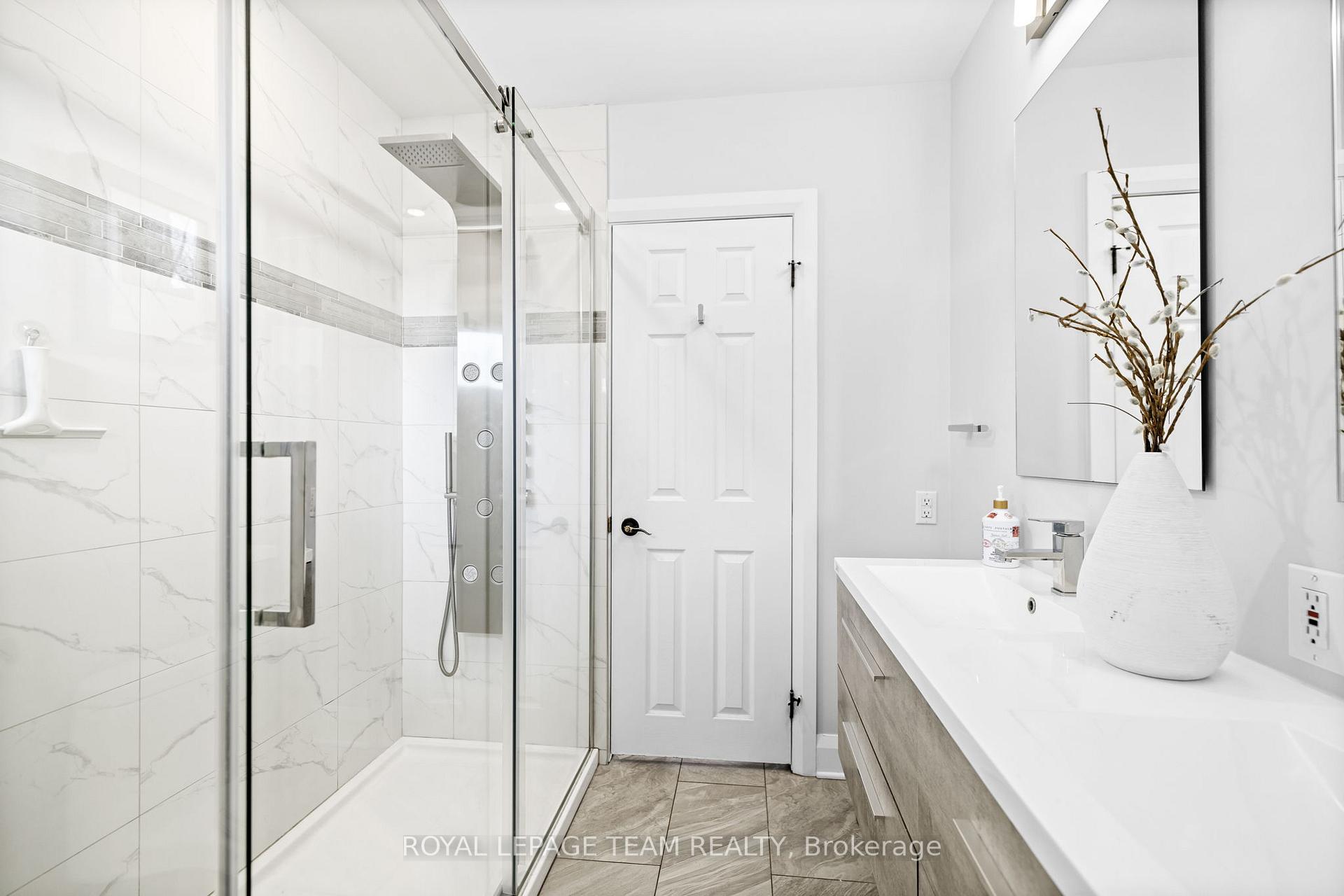 Photo 27 of 695 Hillcrest Avenue, Ottawa, Laurentianview — HOMEH