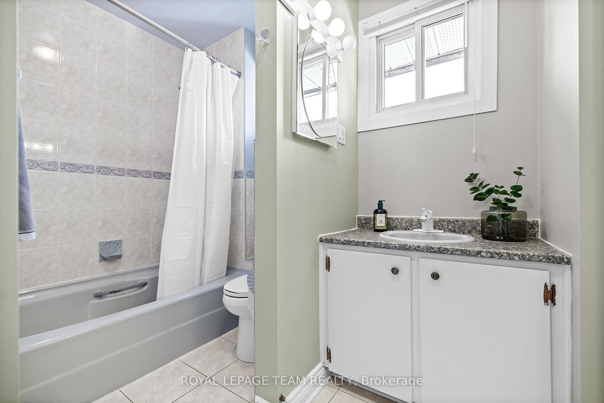 Photo 34 of 695 Hillcrest Avenue, Ottawa, Laurentianview — HOMEH