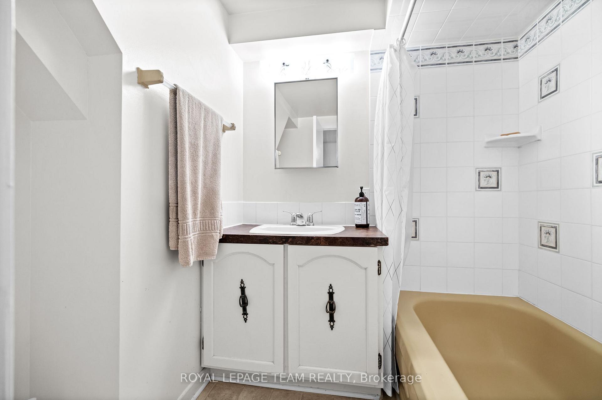 Photo 35 of 695 Hillcrest Avenue, Ottawa, Laurentianview — HOMEH