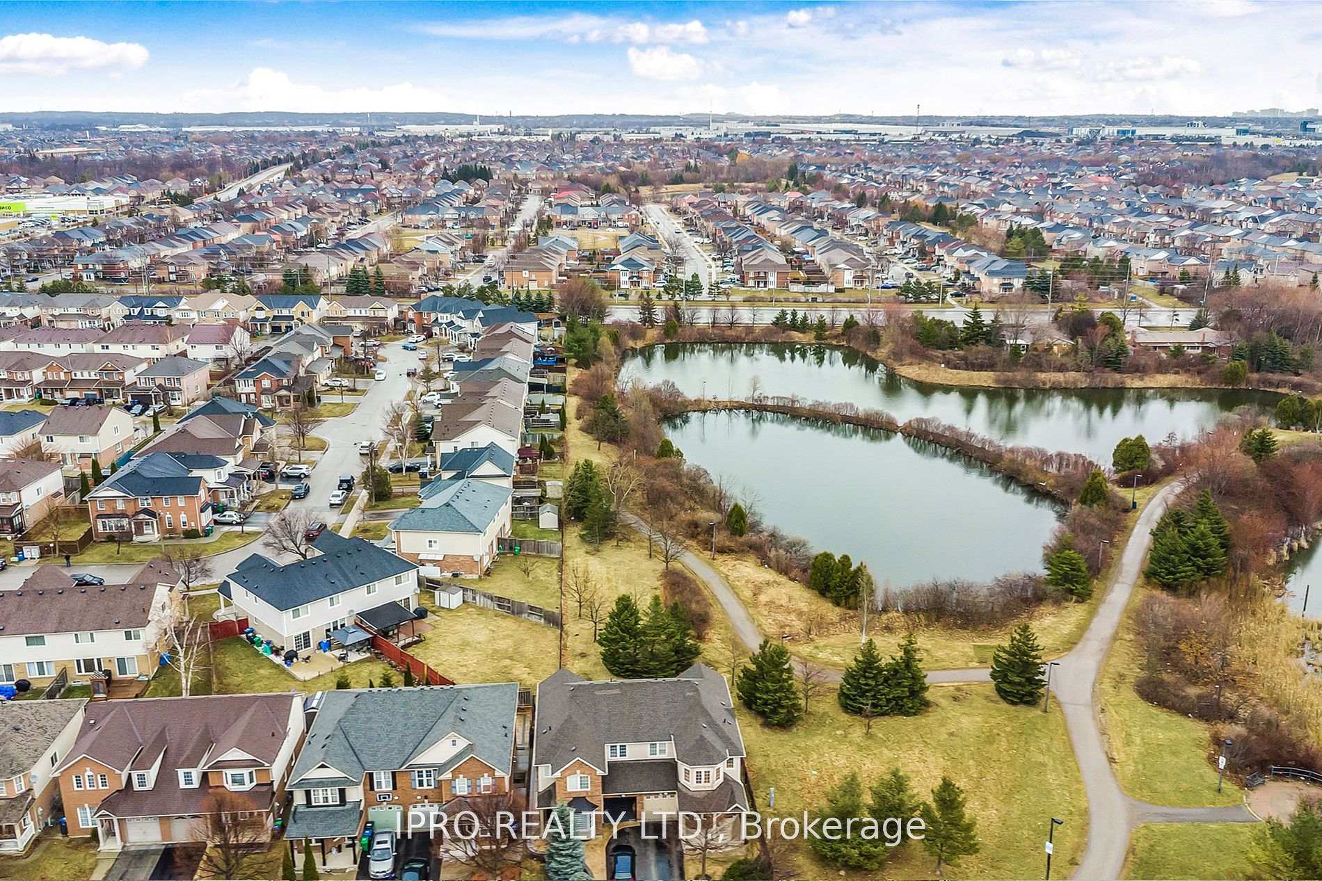 Photo 7 of 108 Sweetwood Circle, Brampton, Fletcher's Meadow — HOMEH