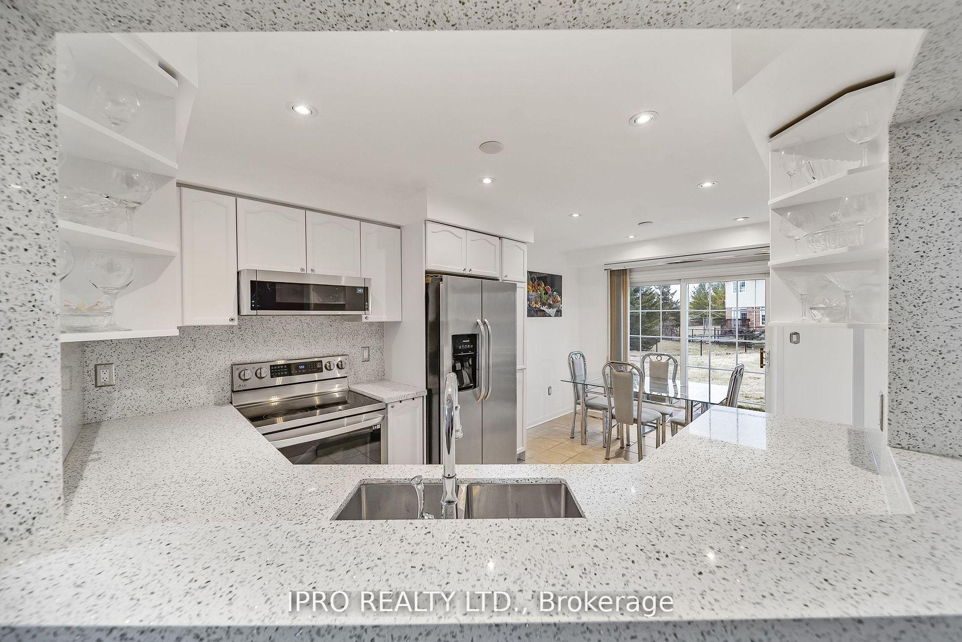 Photo 11 of 108 Sweetwood Circle, Brampton, Fletcher's Meadow — HOMEH