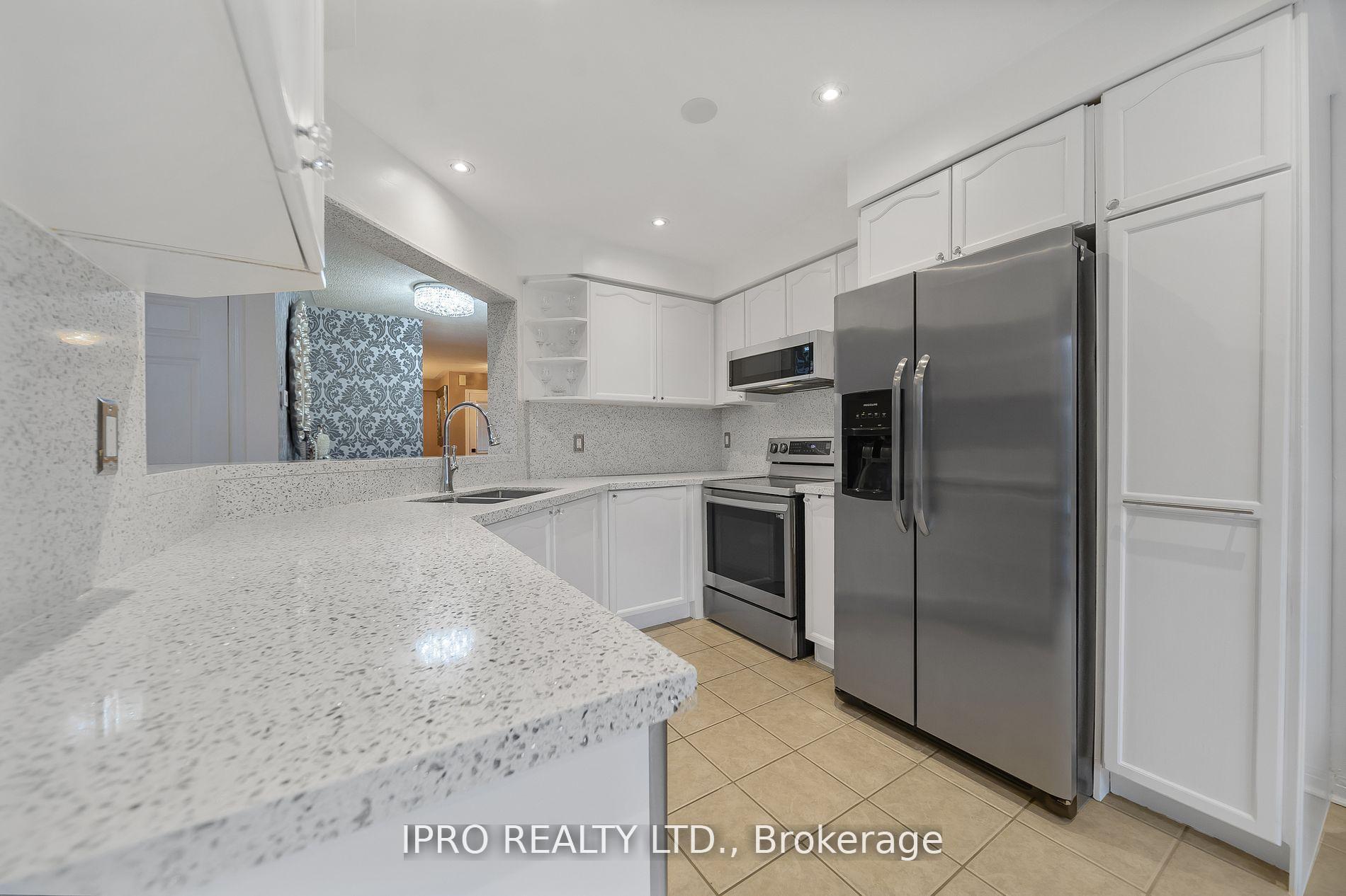 Photo 8 of 108 Sweetwood Circle, Brampton, Fletcher's Meadow — HOMEH