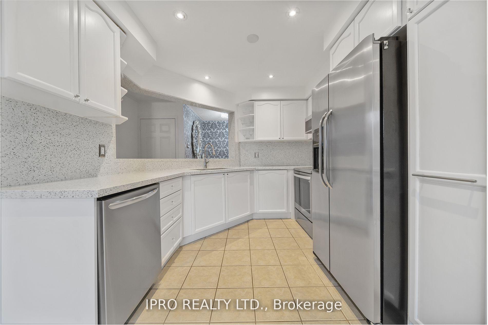 Photo 25 of 108 Sweetwood Circle, Brampton, Fletcher's Meadow — HOMEH