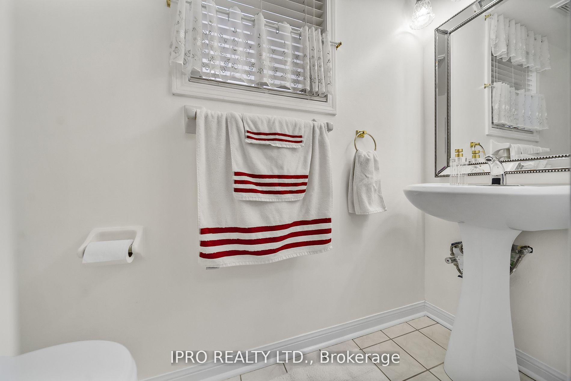 Photo 6 of 108 Sweetwood Circle, Brampton, Fletcher's Meadow — HOMEH