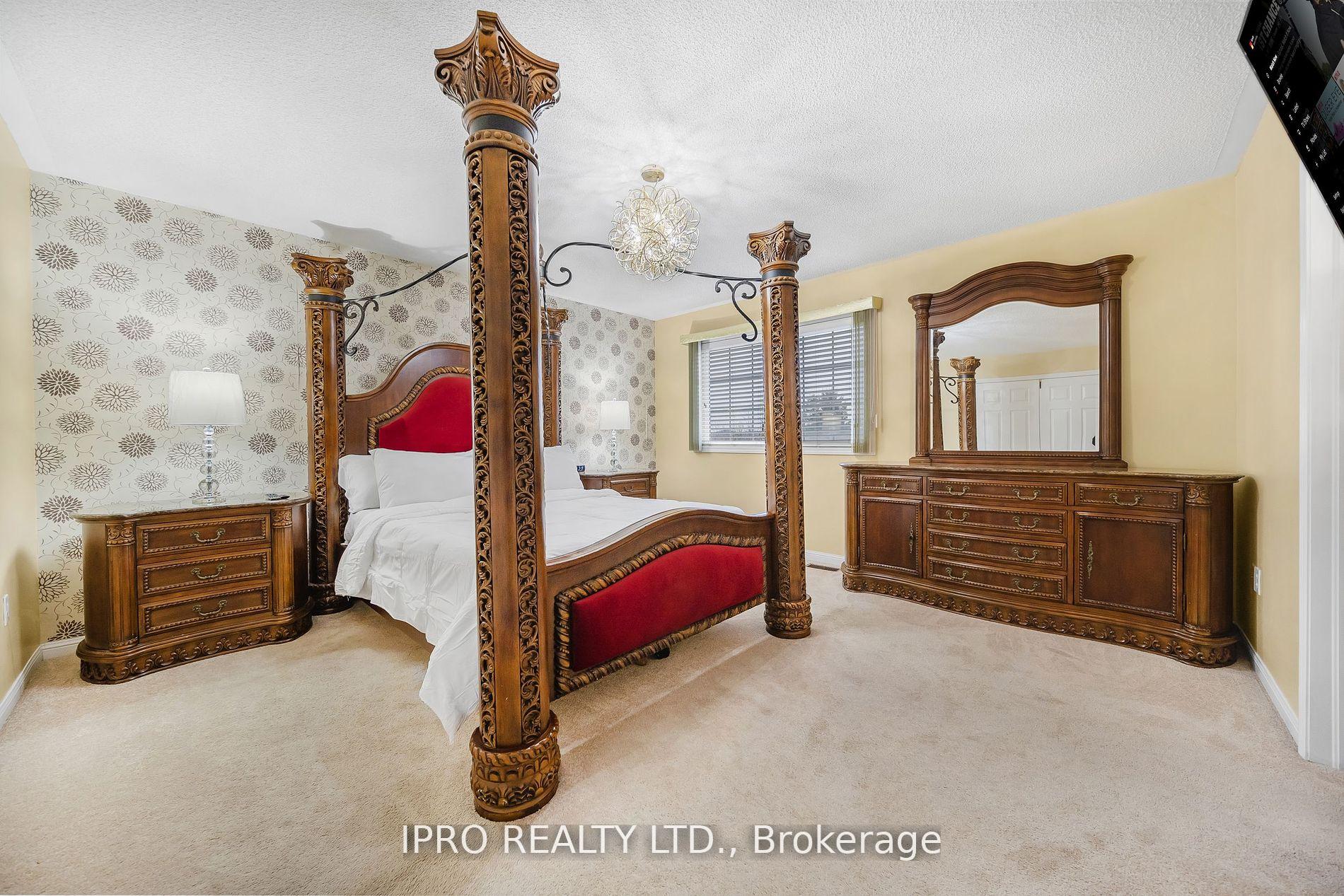 Photo 13 of 108 Sweetwood Circle, Brampton, Fletcher's Meadow — HOMEH