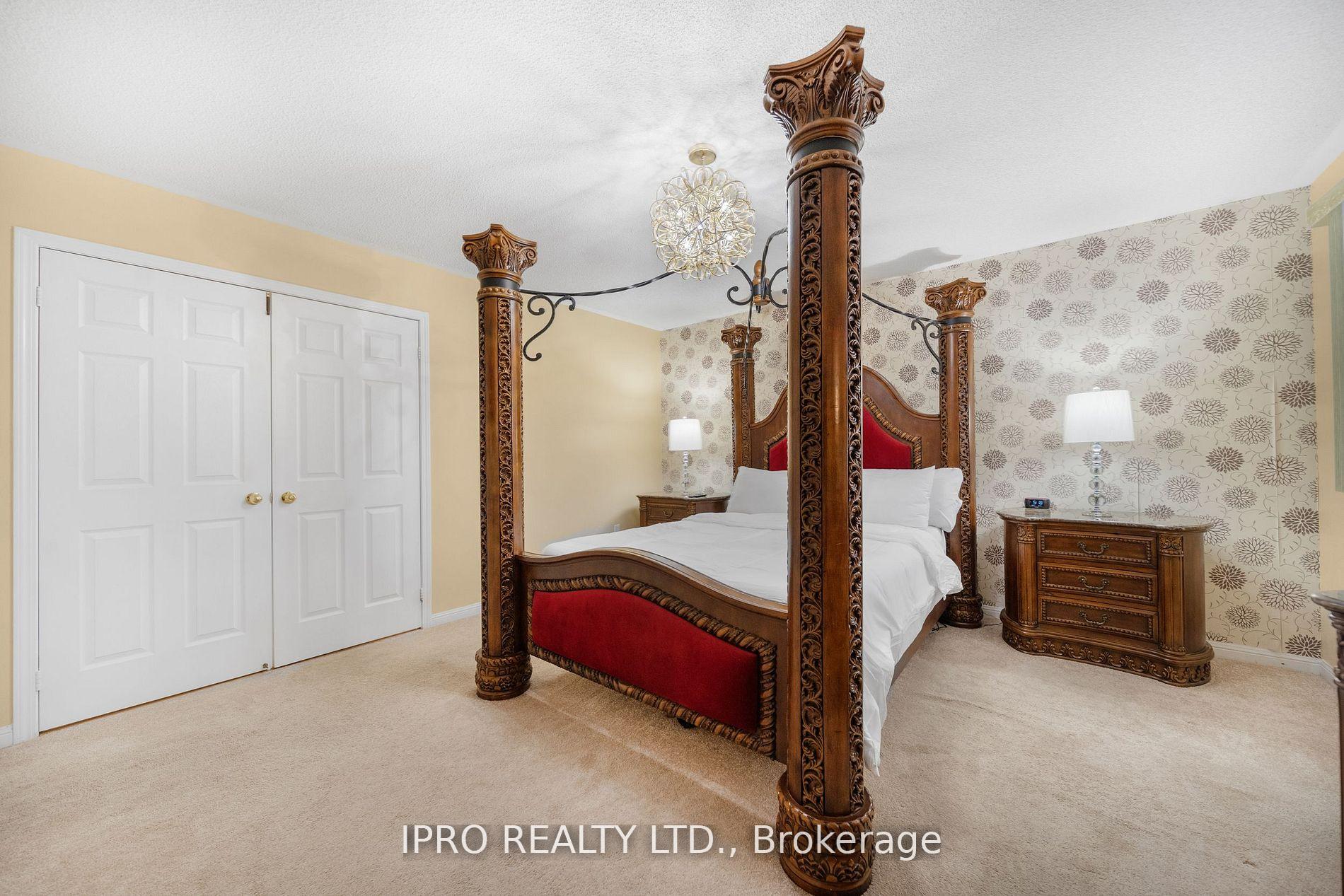 Photo 10 of 108 Sweetwood Circle, Brampton, Fletcher's Meadow — HOMEH