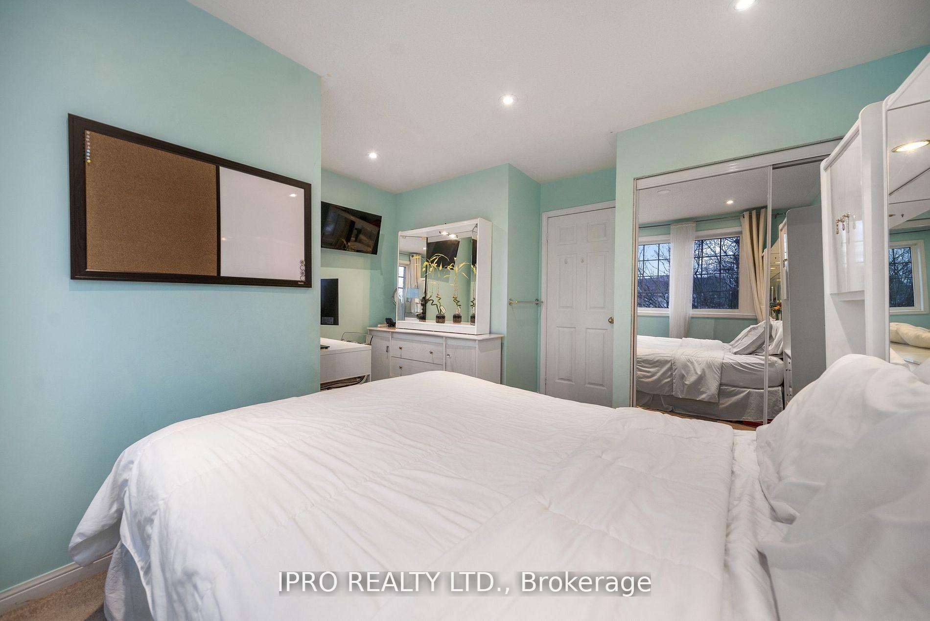 Photo 9 of 108 Sweetwood Circle, Brampton, Fletcher's Meadow — HOMEH