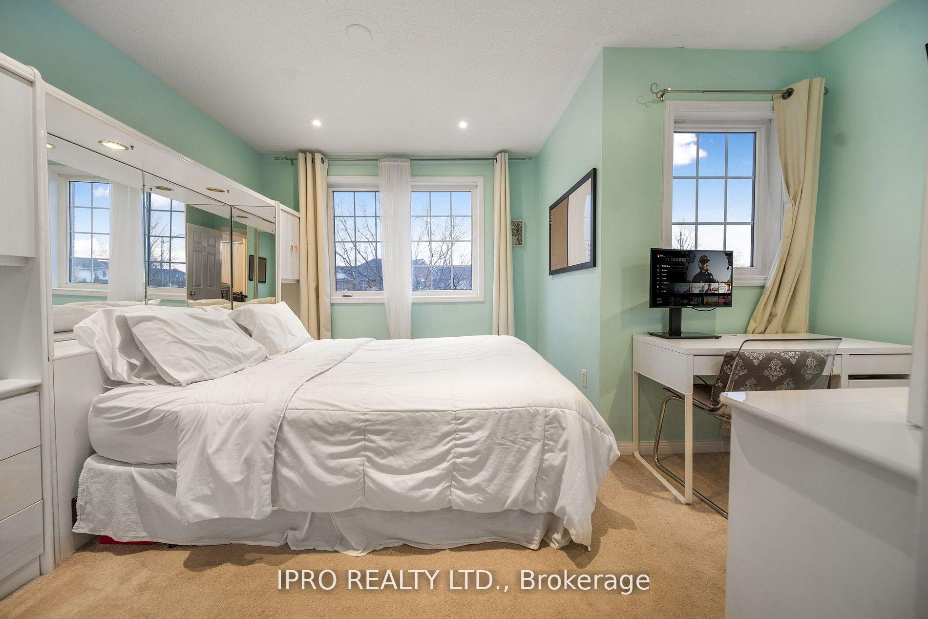 Photo 12 of 108 Sweetwood Circle, Brampton, Fletcher's Meadow — HOMEH