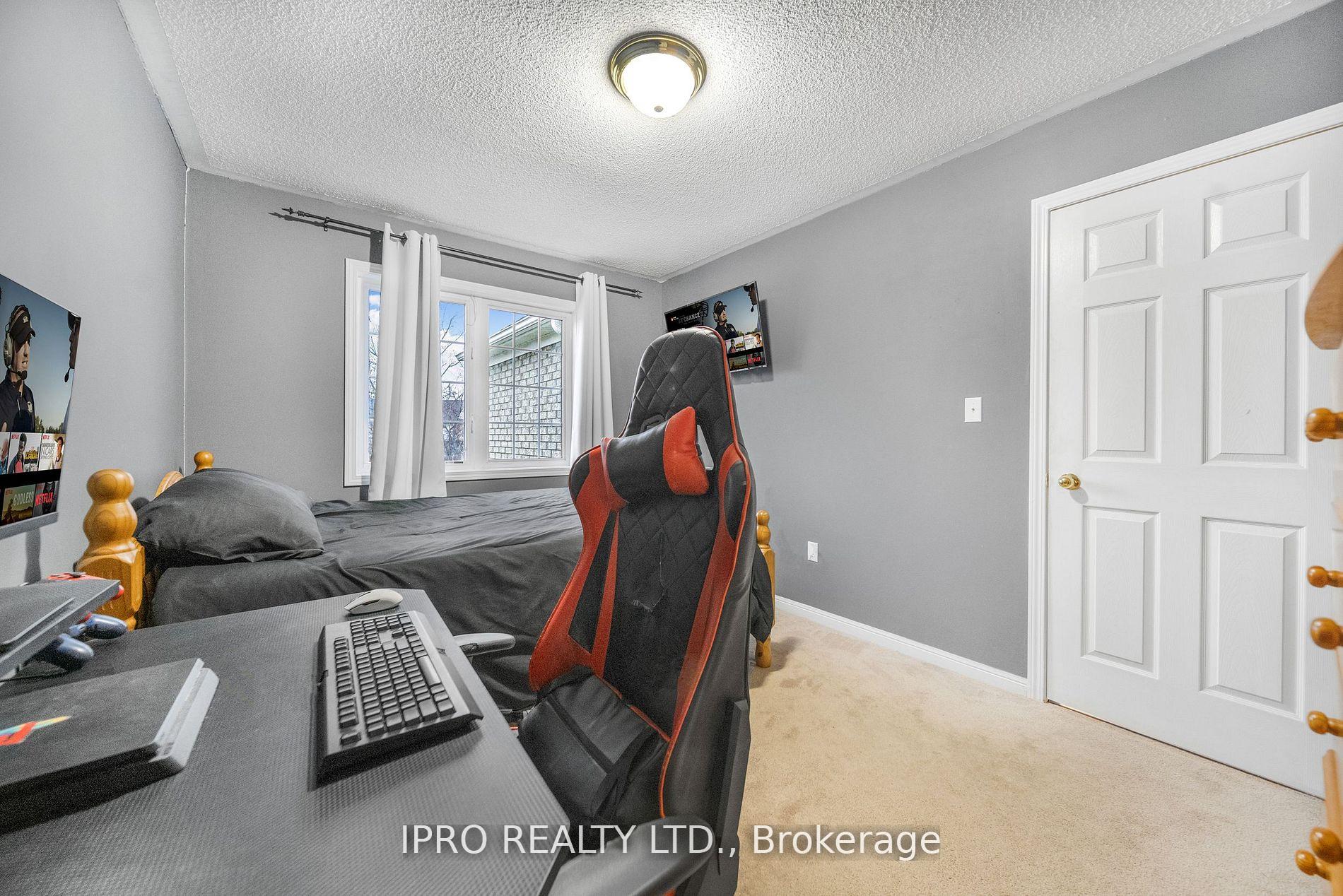 Photo 22 of 108 Sweetwood Circle, Brampton, Fletcher's Meadow — HOMEH