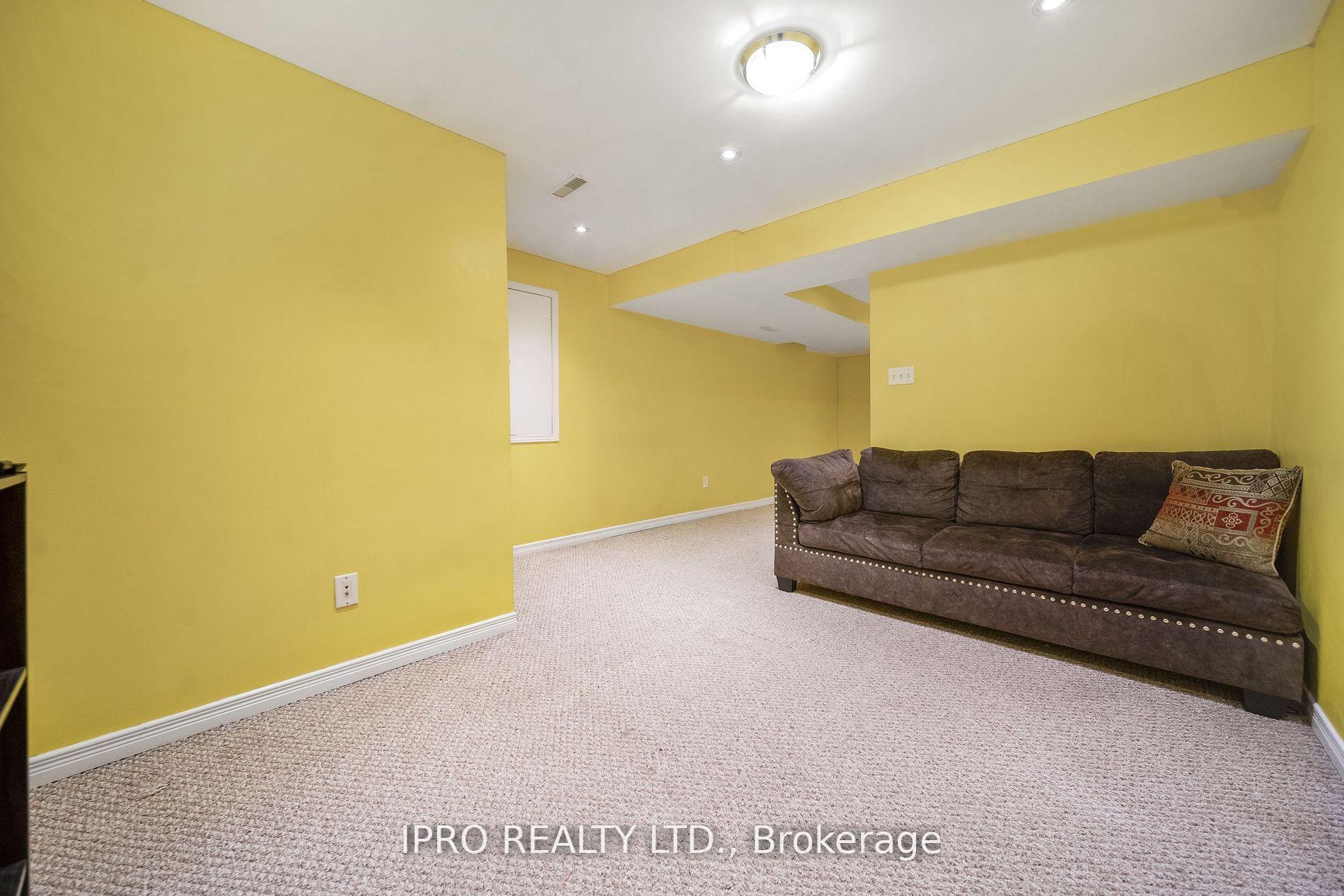 Photo 27 of 108 Sweetwood Circle, Brampton, Fletcher's Meadow — HOMEH