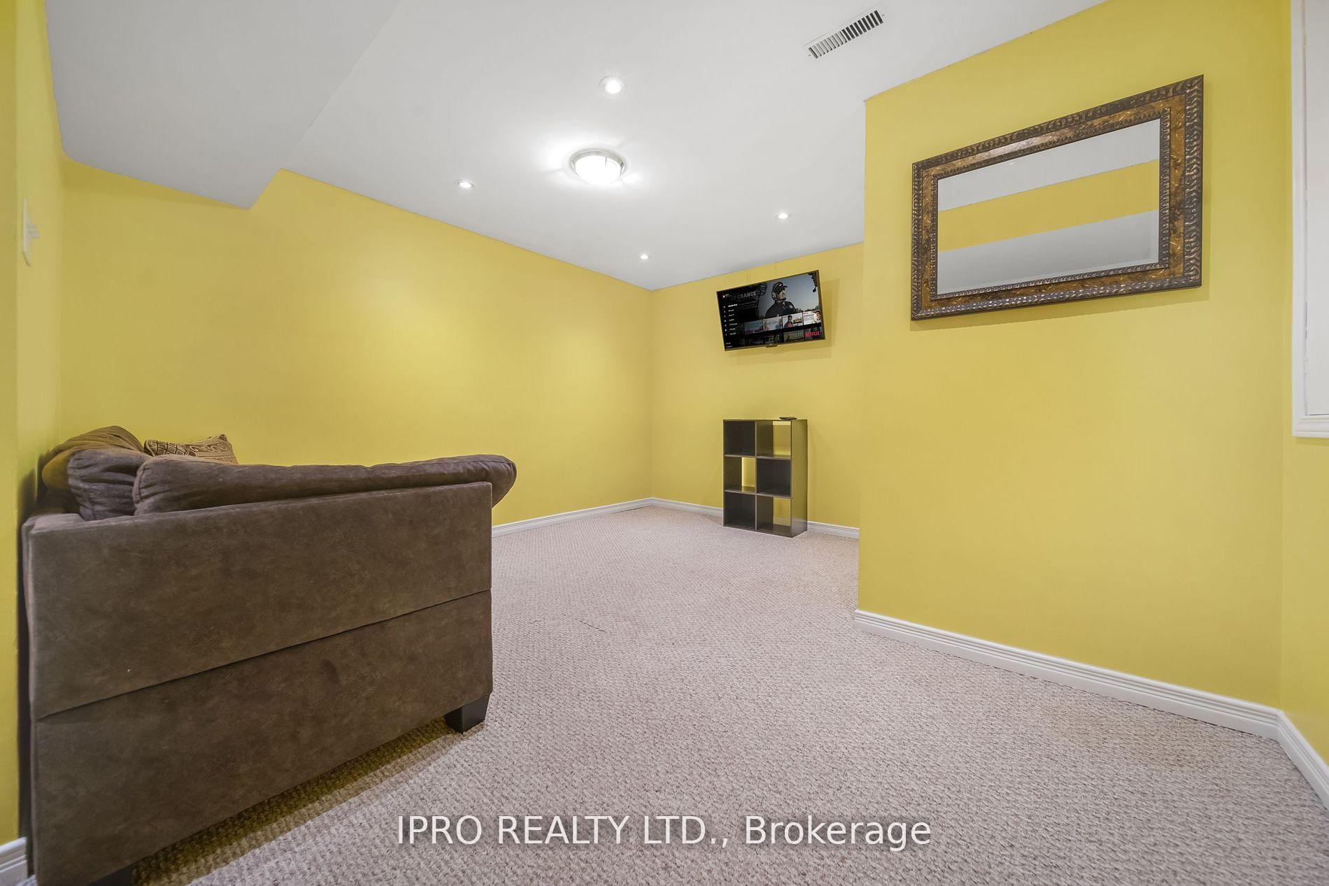 Photo 16 of 108 Sweetwood Circle, Brampton, Fletcher's Meadow — HOMEH