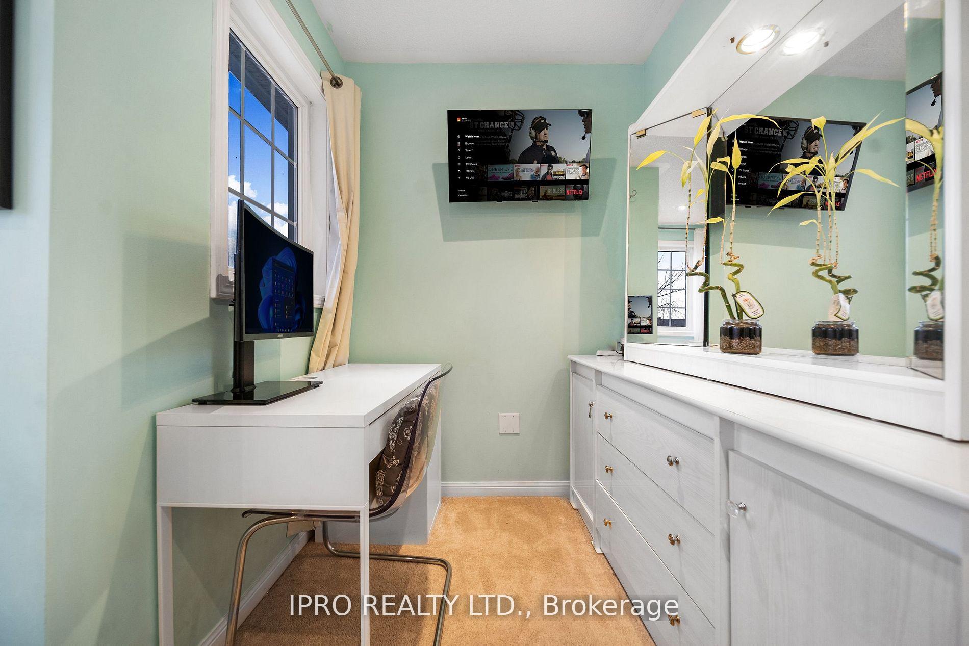 Photo 17 of 108 Sweetwood Circle, Brampton, Fletcher's Meadow — HOMEH