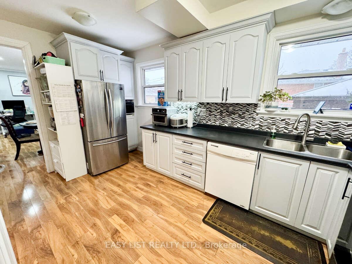 Photo 6 of 20 Autumn Boulevard, Brampton, Avondale — HOMEH