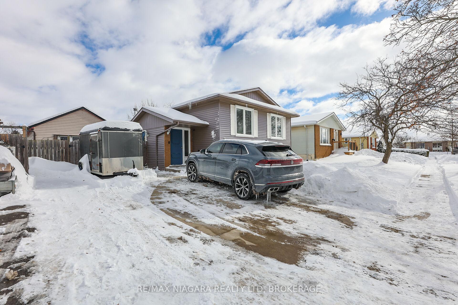 Photo 2 of 52 Yorkdale Crescent, Hamilton, Stoney Creek Mountain — HOMEH