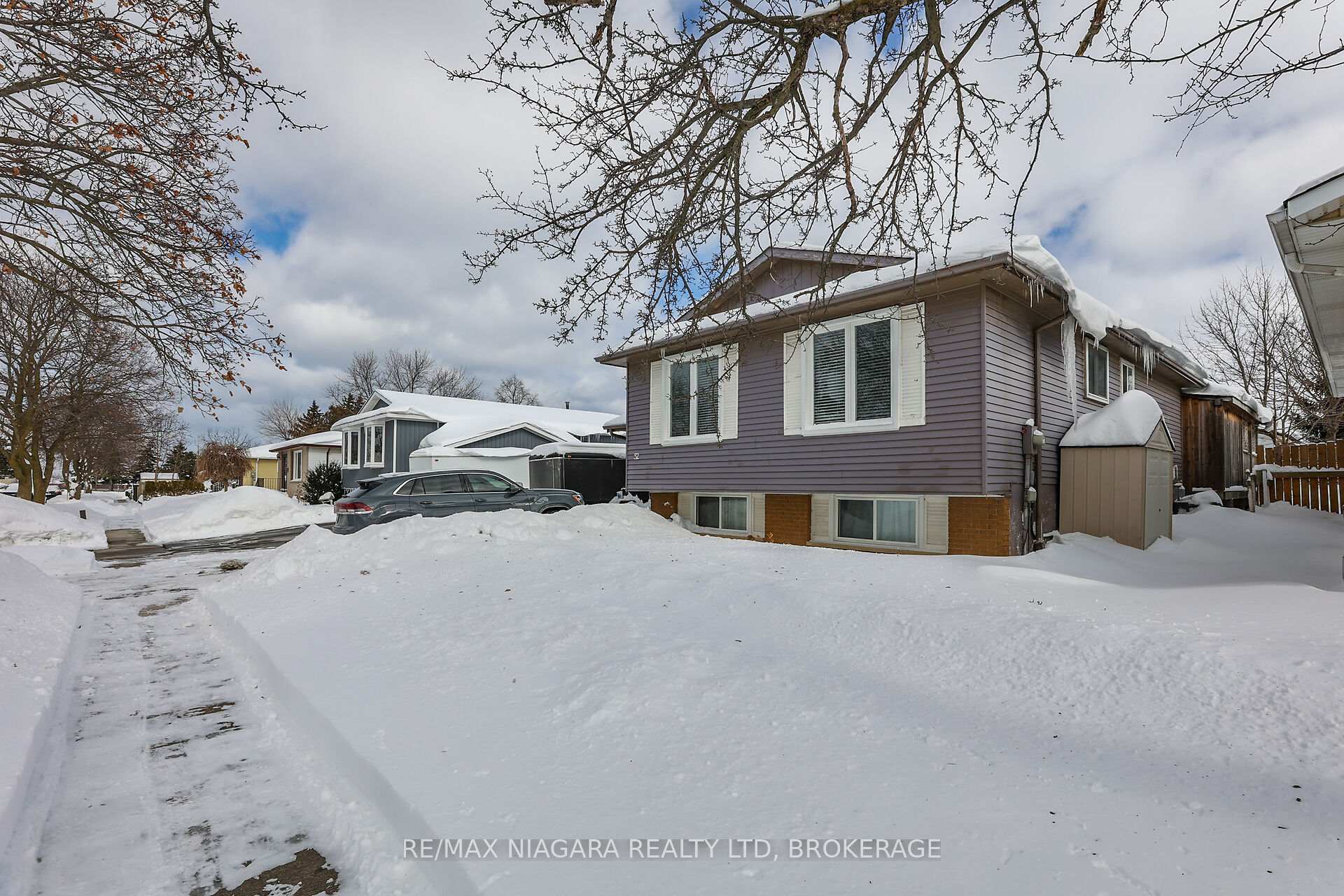 Photo 3 of 52 Yorkdale Crescent, Hamilton, Stoney Creek Mountain — HOMEH