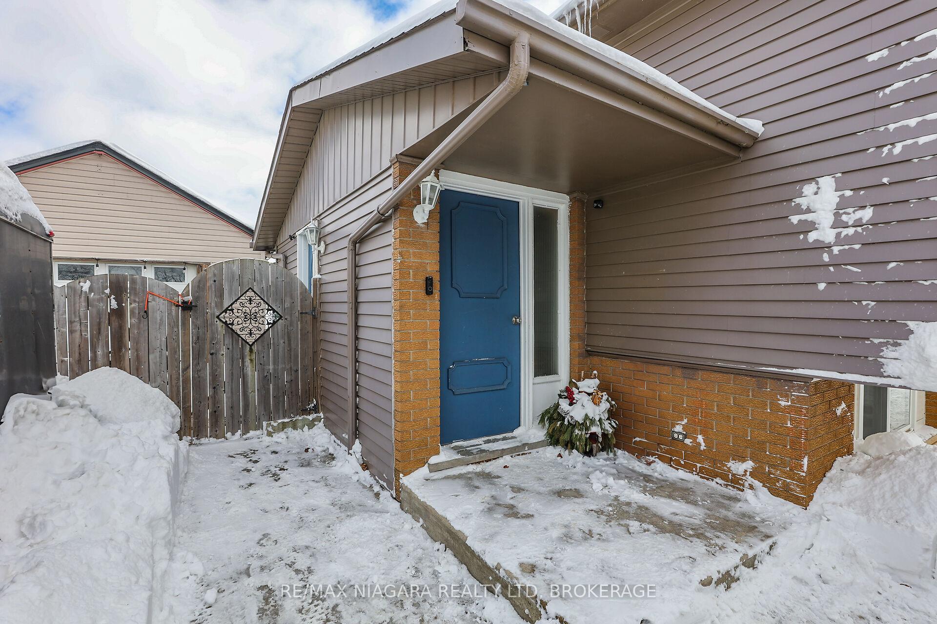 Photo 4 of 52 Yorkdale Crescent, Hamilton, Stoney Creek Mountain — HOMEH