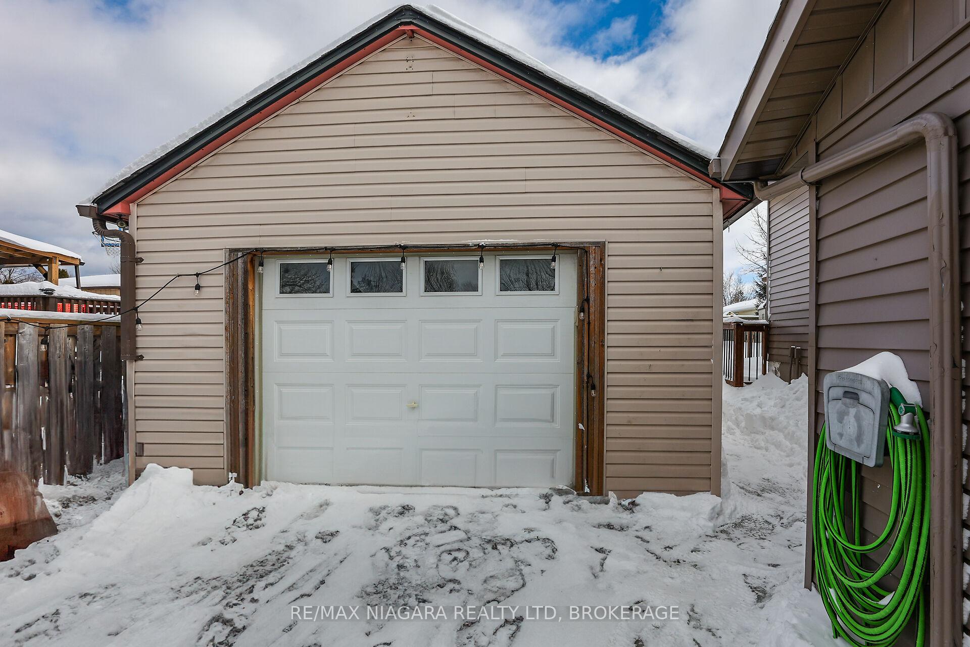 Photo 5 of 52 Yorkdale Crescent, Hamilton, Stoney Creek Mountain — HOMEH