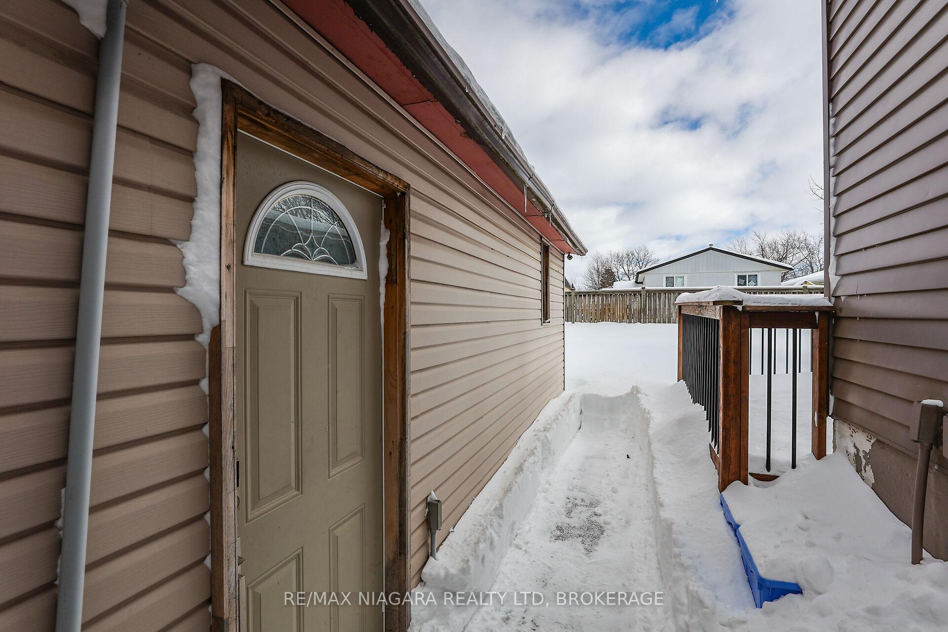 Photo 6 of 52 Yorkdale Crescent, Hamilton, Stoney Creek Mountain — HOMEH