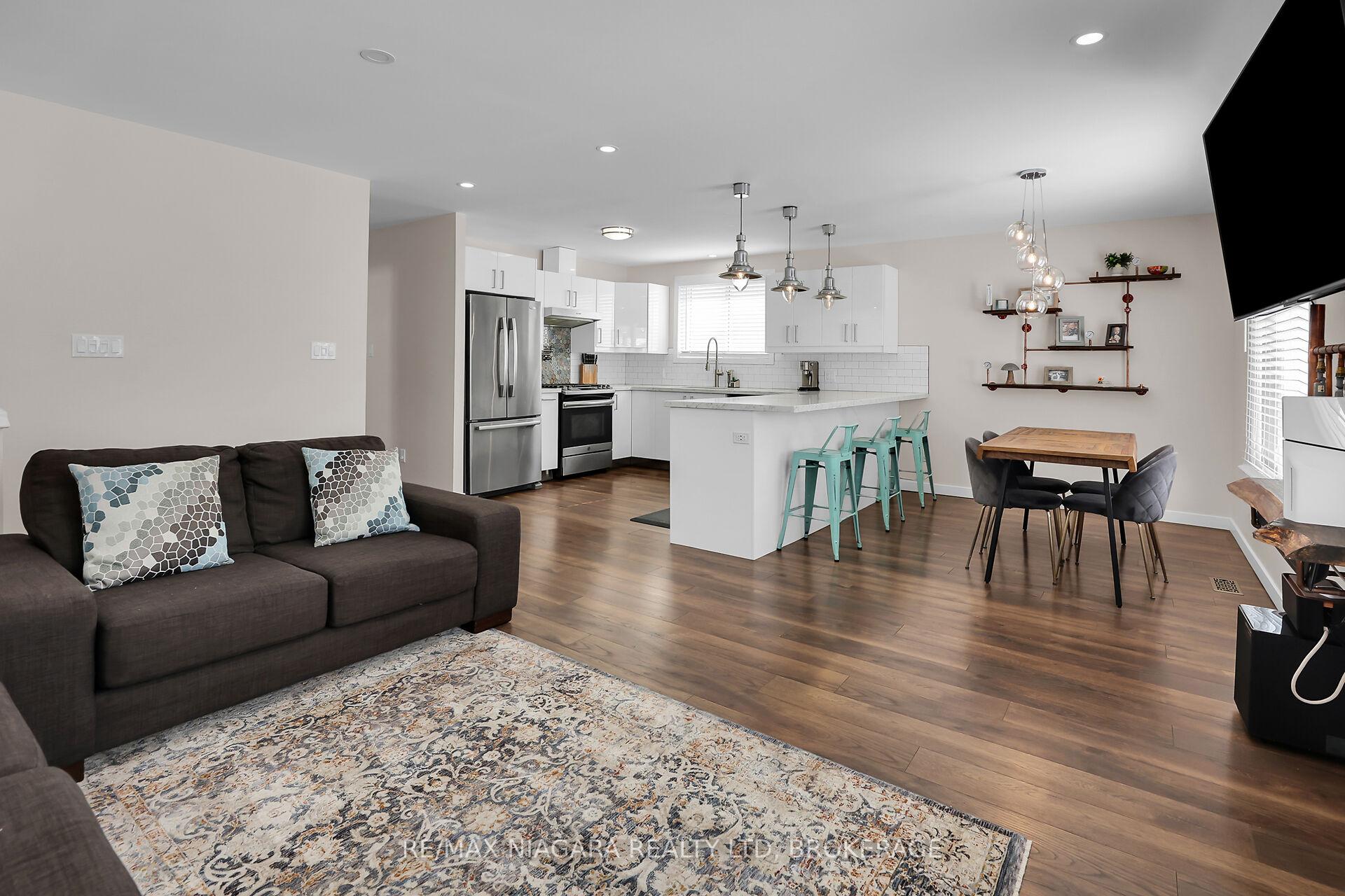 Photo 14 of 52 Yorkdale Crescent, Hamilton, Stoney Creek Mountain — HOMEH