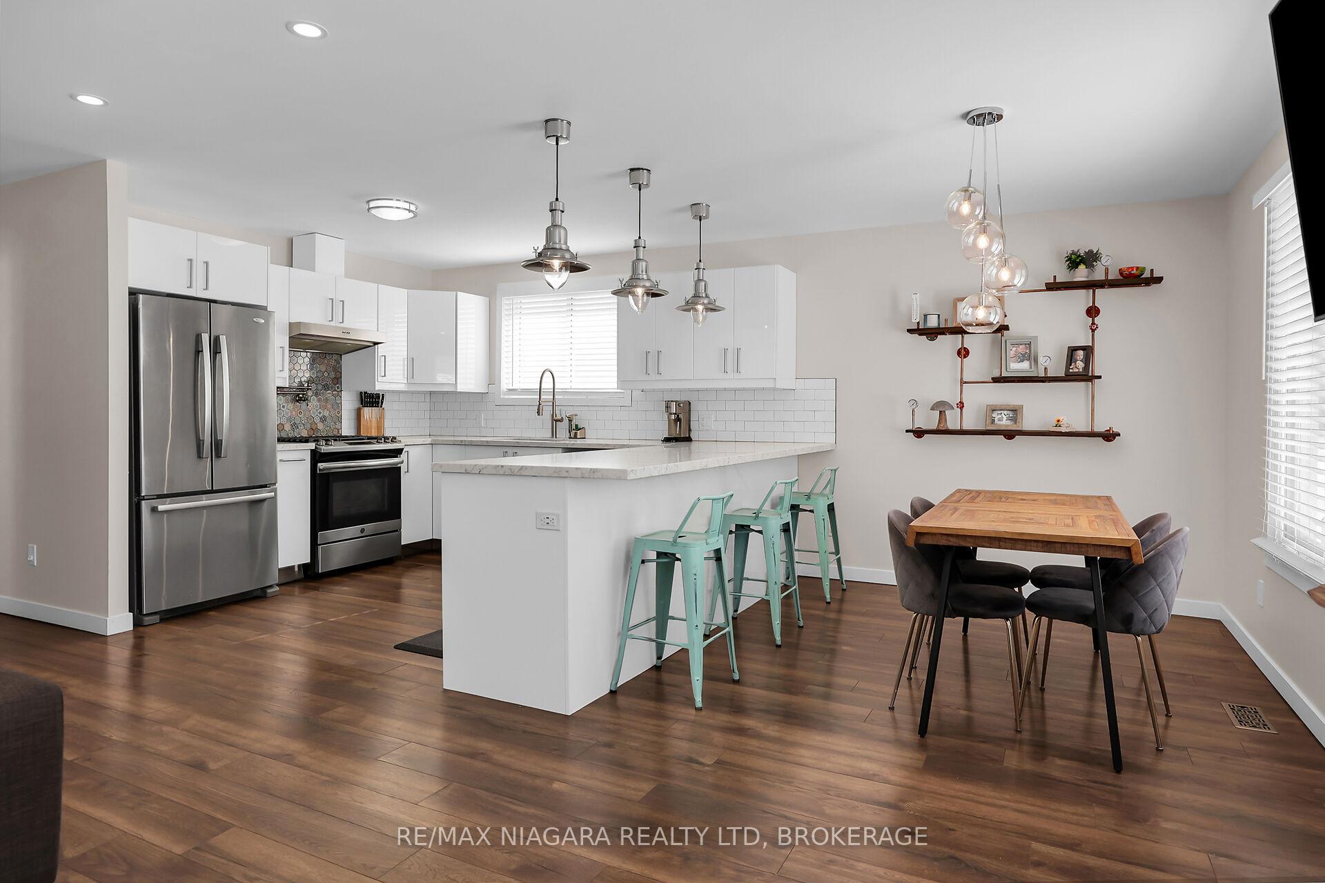 Photo 15 of 52 Yorkdale Crescent, Hamilton, Stoney Creek Mountain — HOMEH